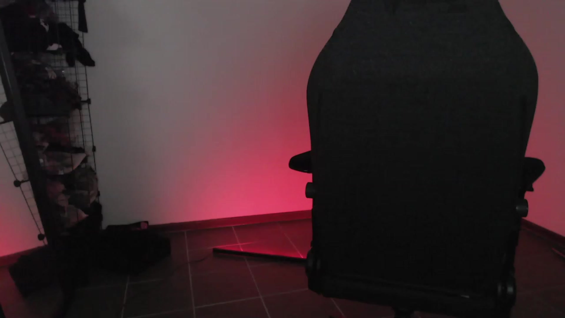 Gallery image thumbnail from RoomToAvoid's myfreecams stream on, 03/28/2023, 06:39 image 10 of 20
