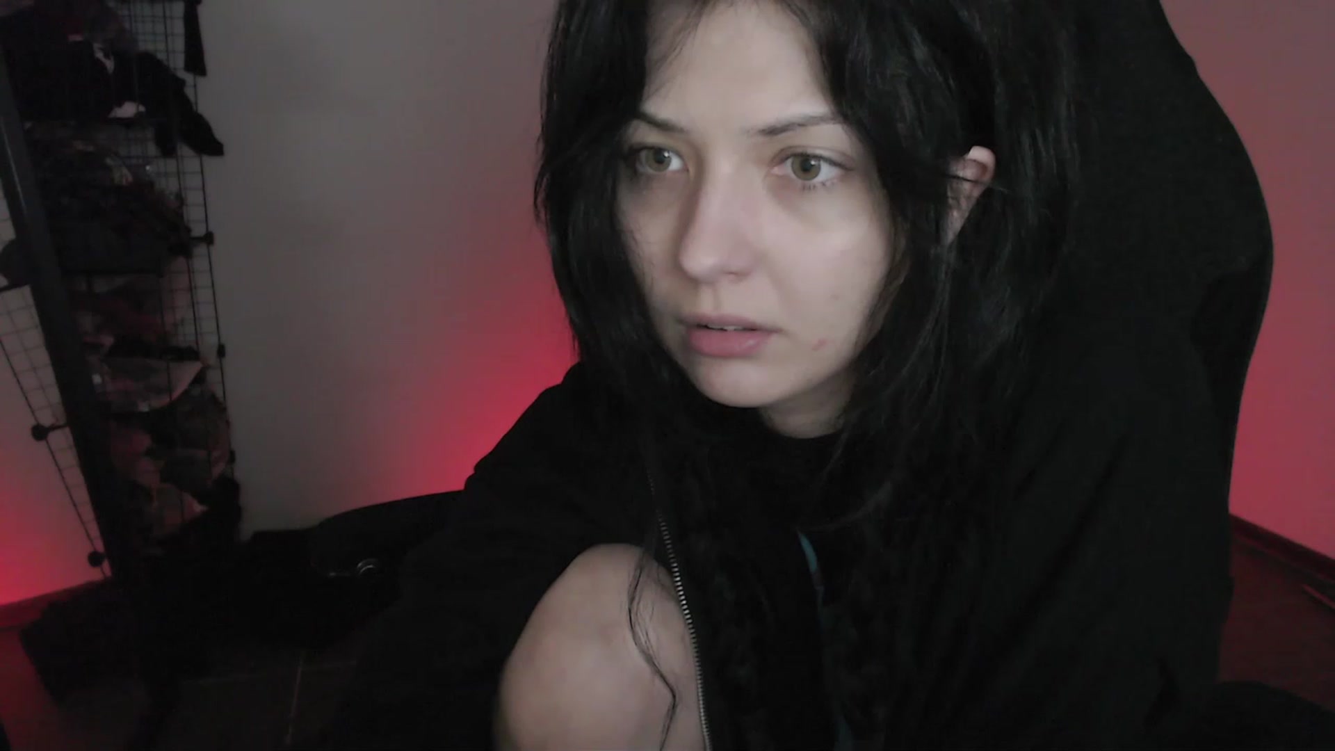Gallery image thumbnail from RoomToAvoid's myfreecams stream on, 03/28/2023, 06:39 image 2 of 20