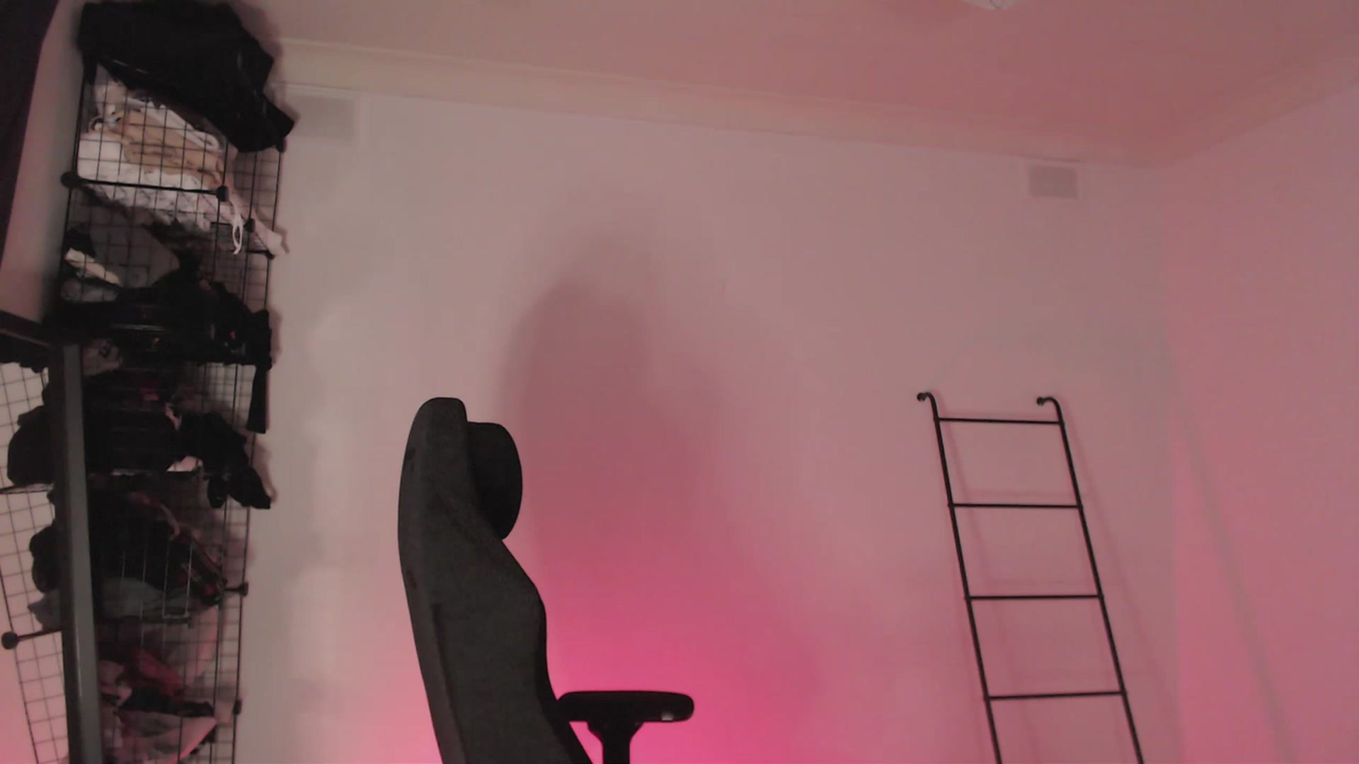 Gallery image thumbnail from RoomToAvoid's myfreecams stream on, 03/29/2023, 04:48 image 15 of 20