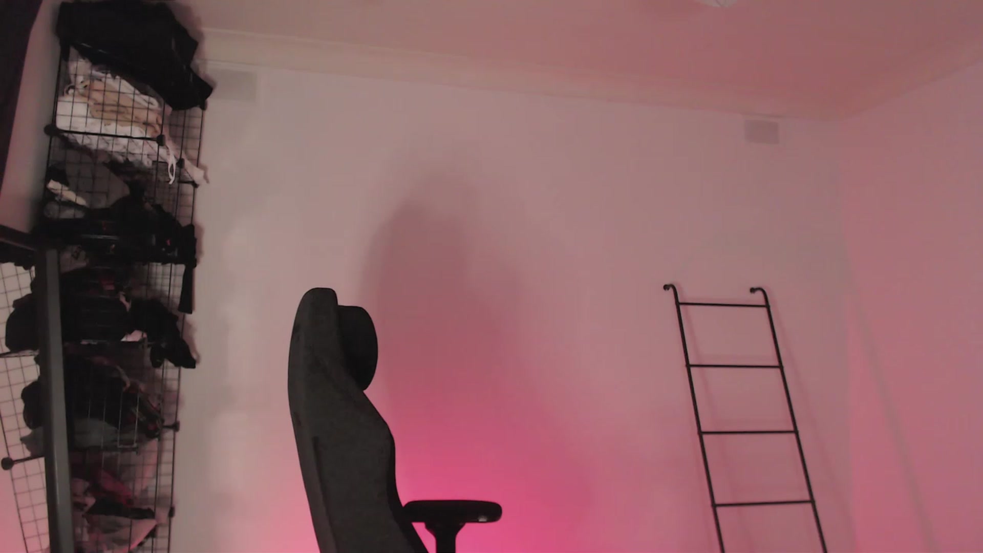 Gallery image thumbnail from RoomToAvoid's myfreecams stream on, 03/29/2023, 04:48 image 16 of 20