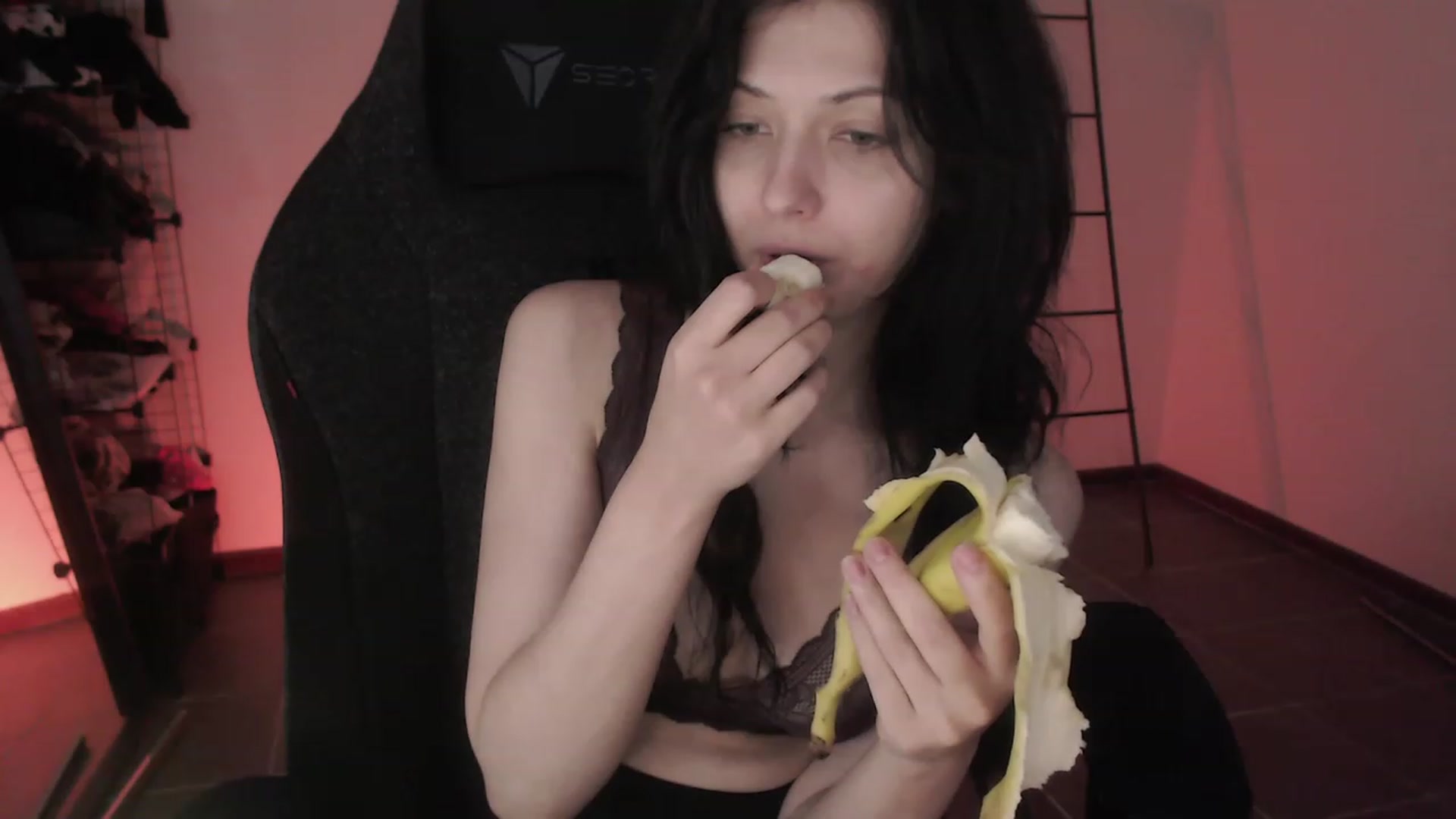 Gallery image thumbnail from RoomToAvoid's myfreecams stream on, 03/30/2023, 03:28 image 17 of 20