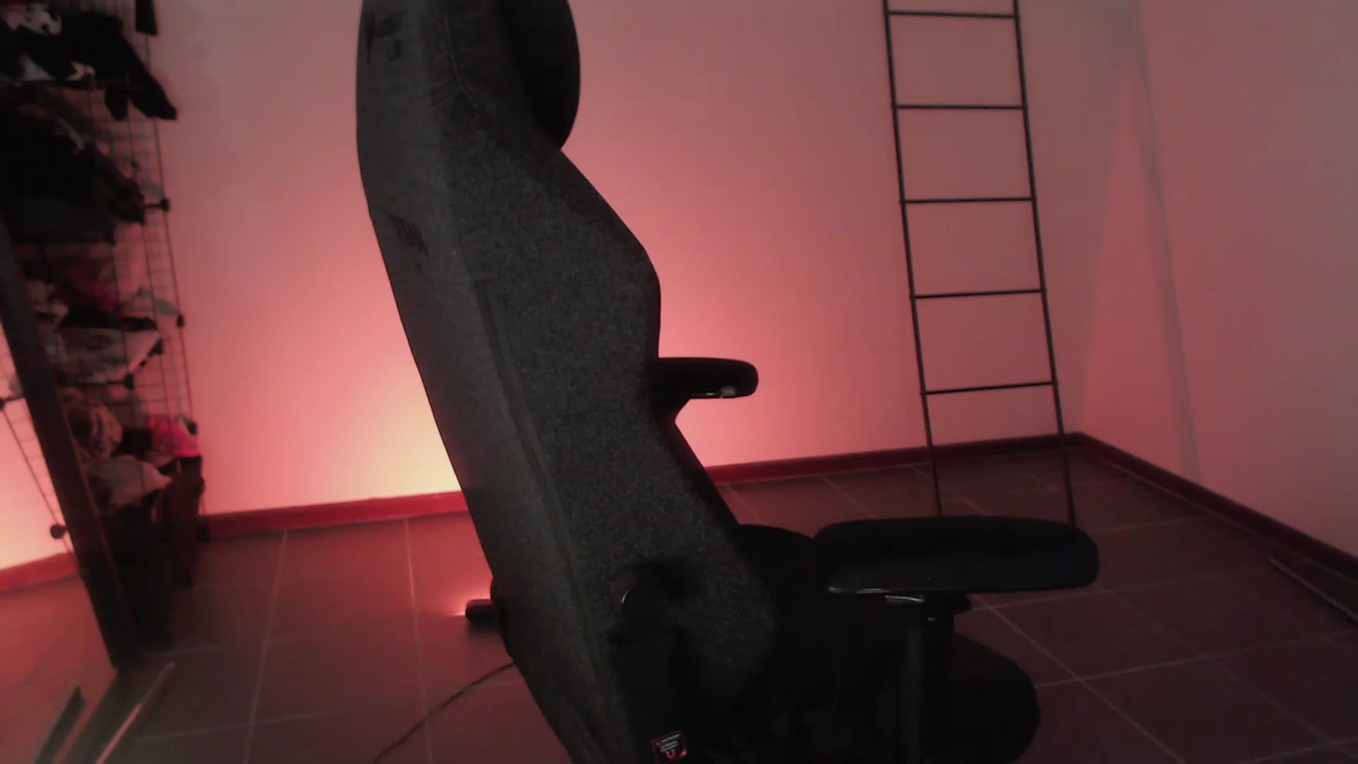 Gallery image thumbnail from RoomToAvoid's myfreecams stream on, 03/30/2023, 03:28 image 16 of 20