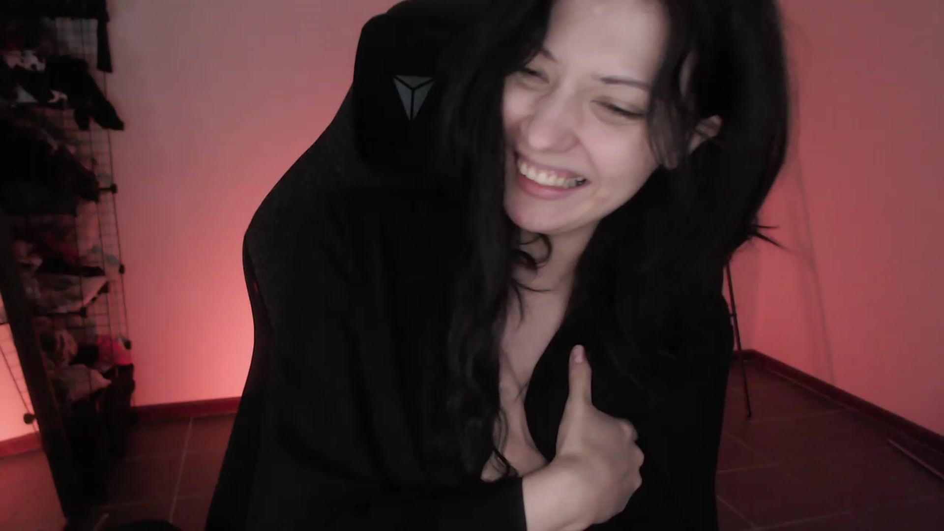 Gallery image thumbnail from RoomToAvoid's myfreecams stream on, 03/30/2023, 03:28 image 3 of 20