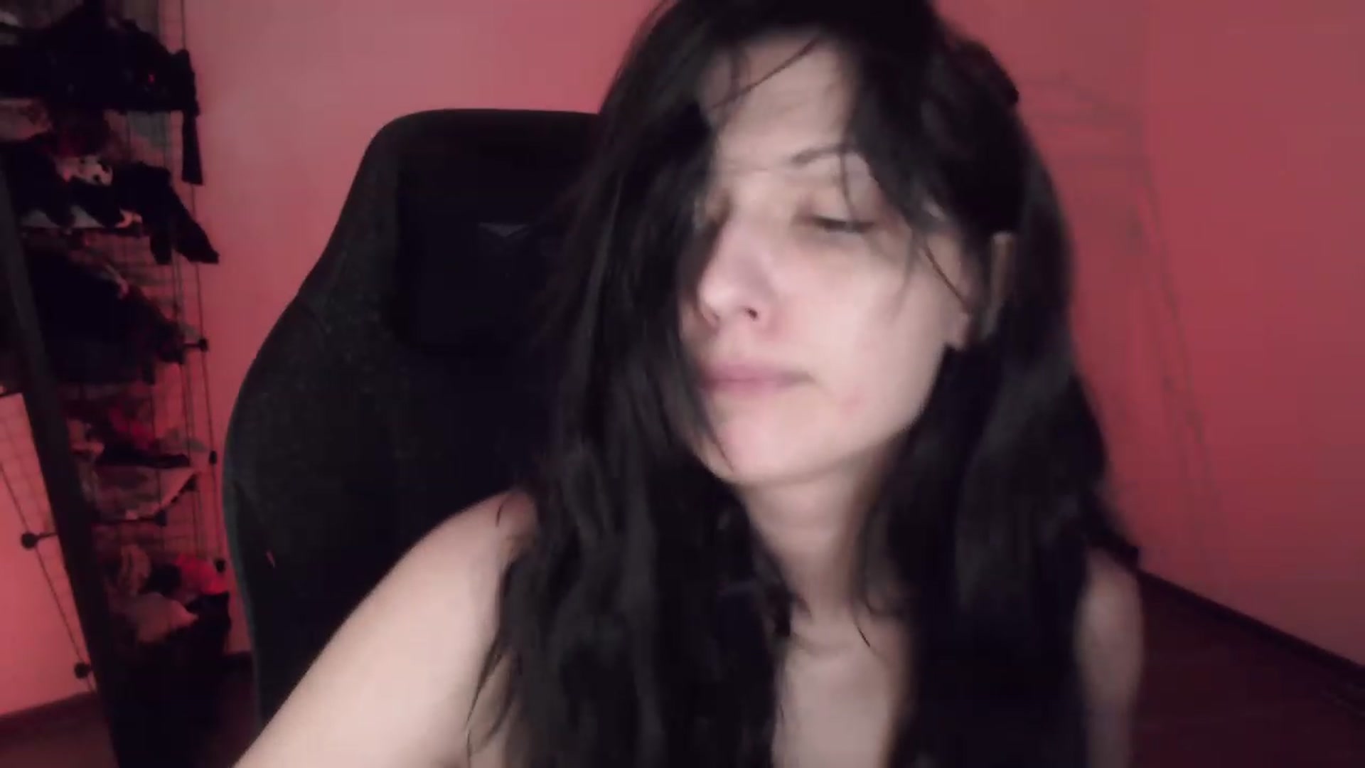 Gallery image thumbnail from RoomToAvoid's myfreecams stream on, 03/30/2023, 05:41 image 13 of 20