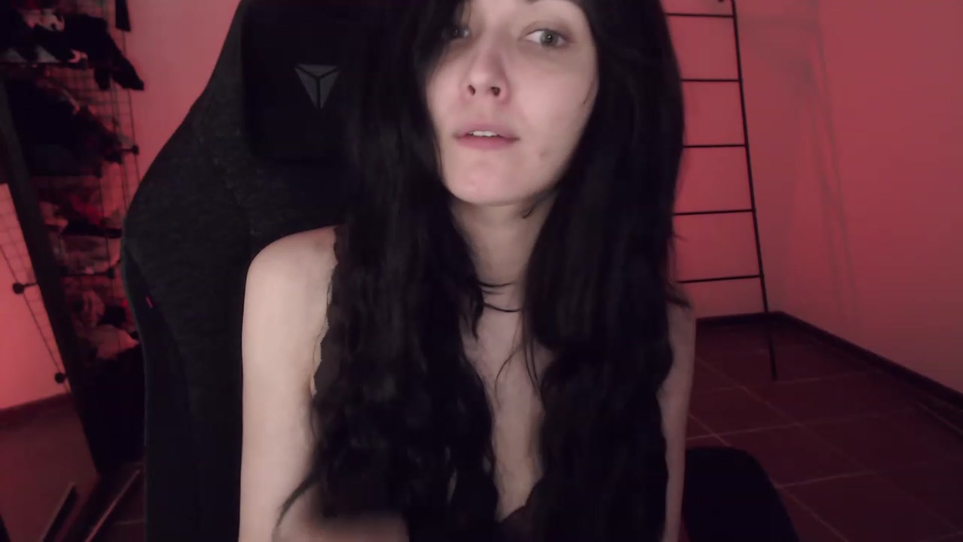 Gallery image thumbnail from RoomToAvoid's myfreecams stream on, 03/30/2023, 05:41 image 18 of 20