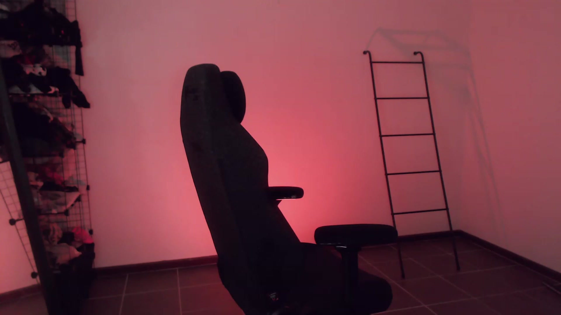 Gallery image thumbnail from RoomToAvoid's myfreecams stream on, 03/30/2023, 05:41 image 12 of 20