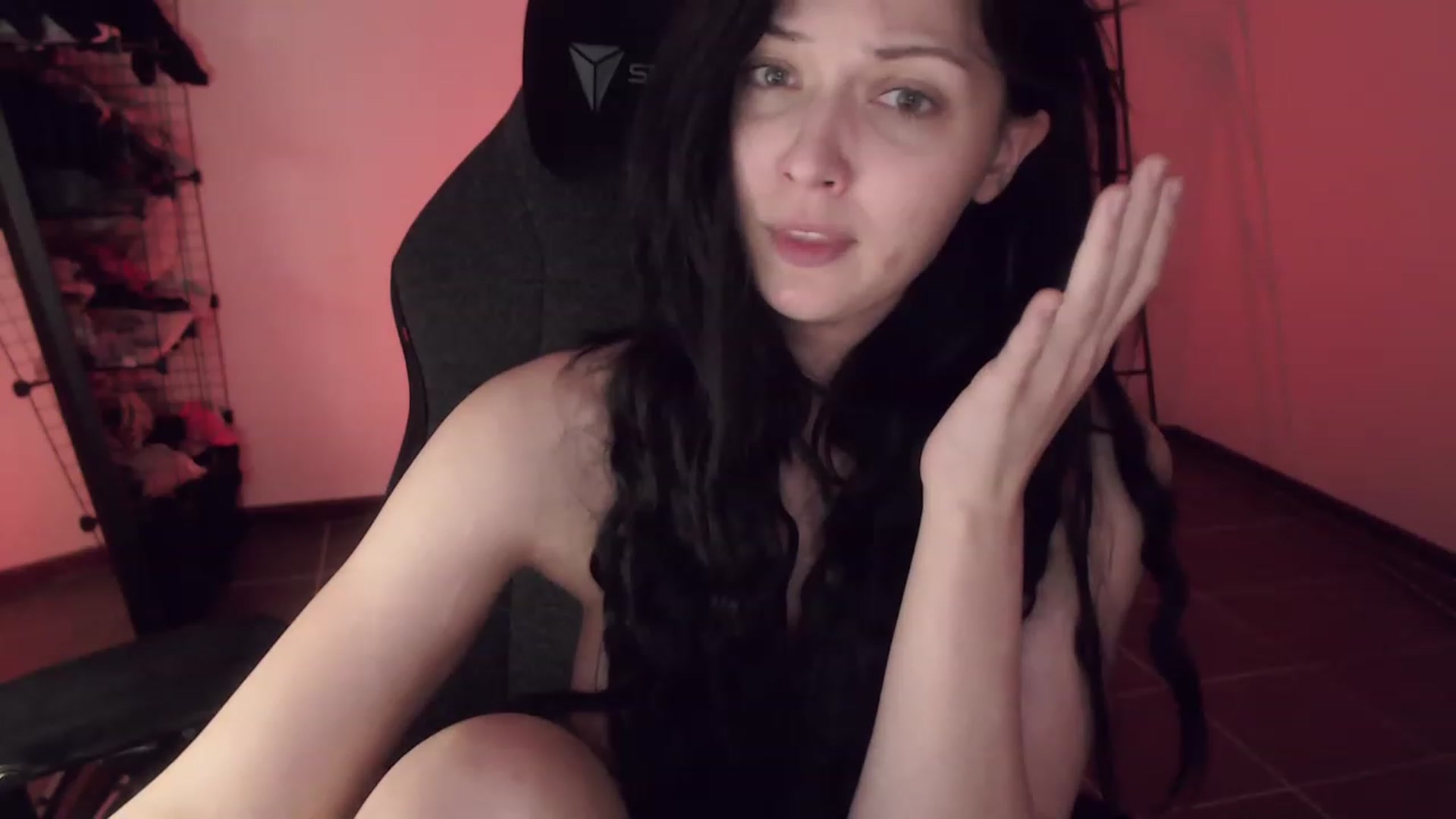 Gallery image thumbnail from RoomToAvoid's myfreecams stream on, 03/30/2023, 06:41 image 17 of 20