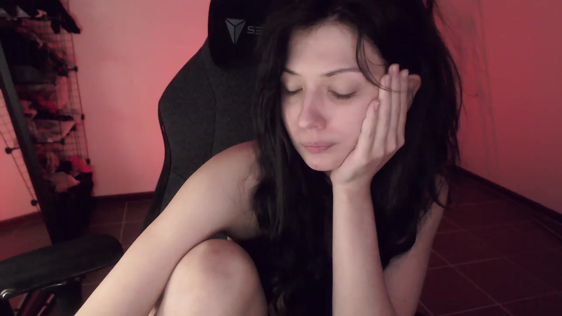 Gallery image thumbnail from RoomToAvoid's myfreecams stream on, 03/30/2023, 06:41 image 18 of 20