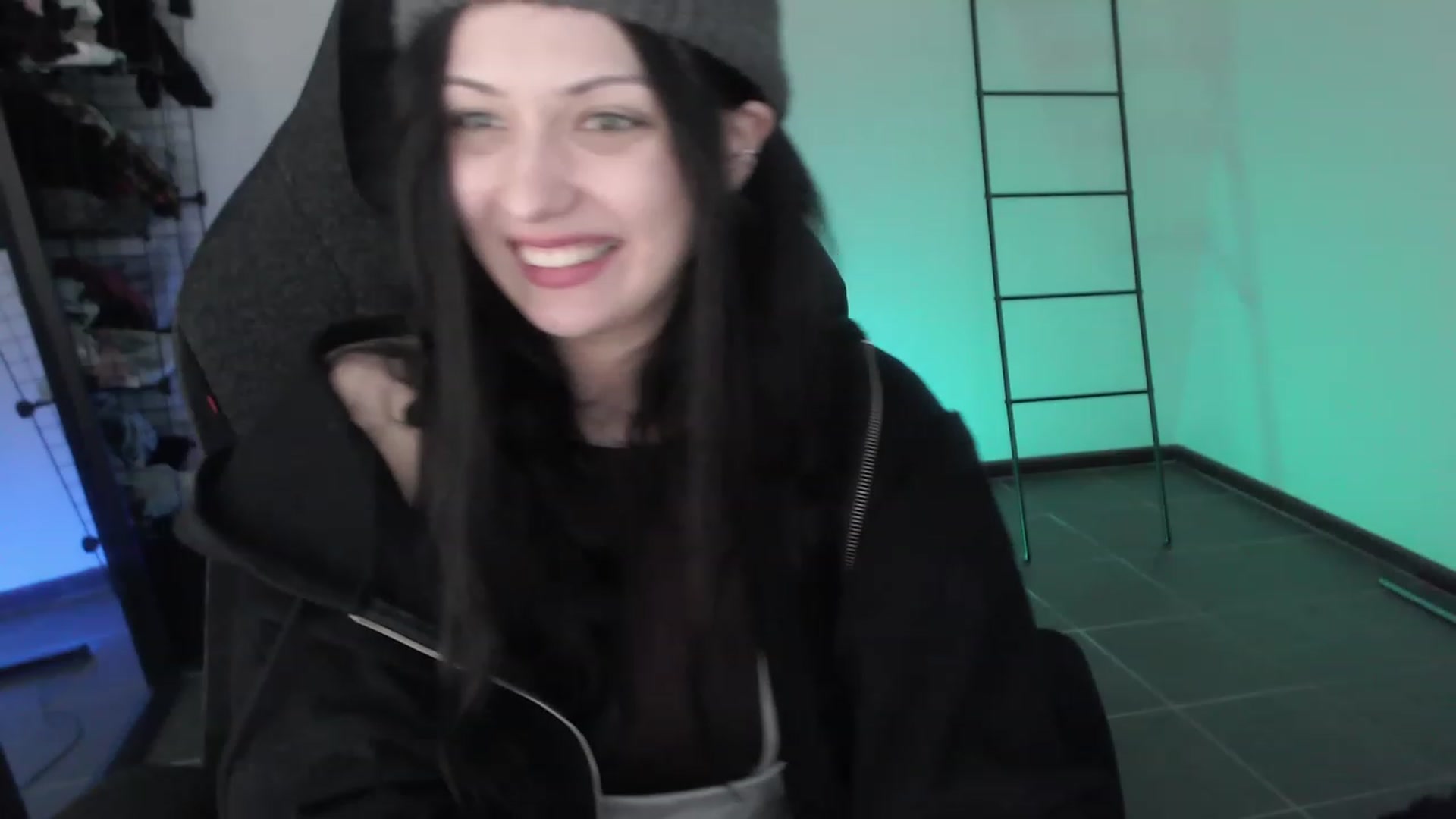 Gallery image thumbnail from RoomToAvoid's myfreecams stream on, 03/31/2023, 04:01 image 6 of 20
