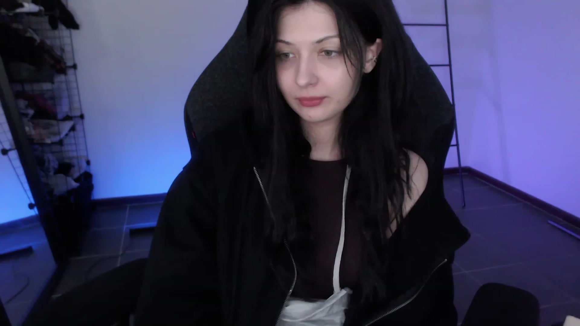 Gallery image thumbnail from RoomToAvoid's myfreecams stream on, 03/31/2023, 04:01 image 18 of 20