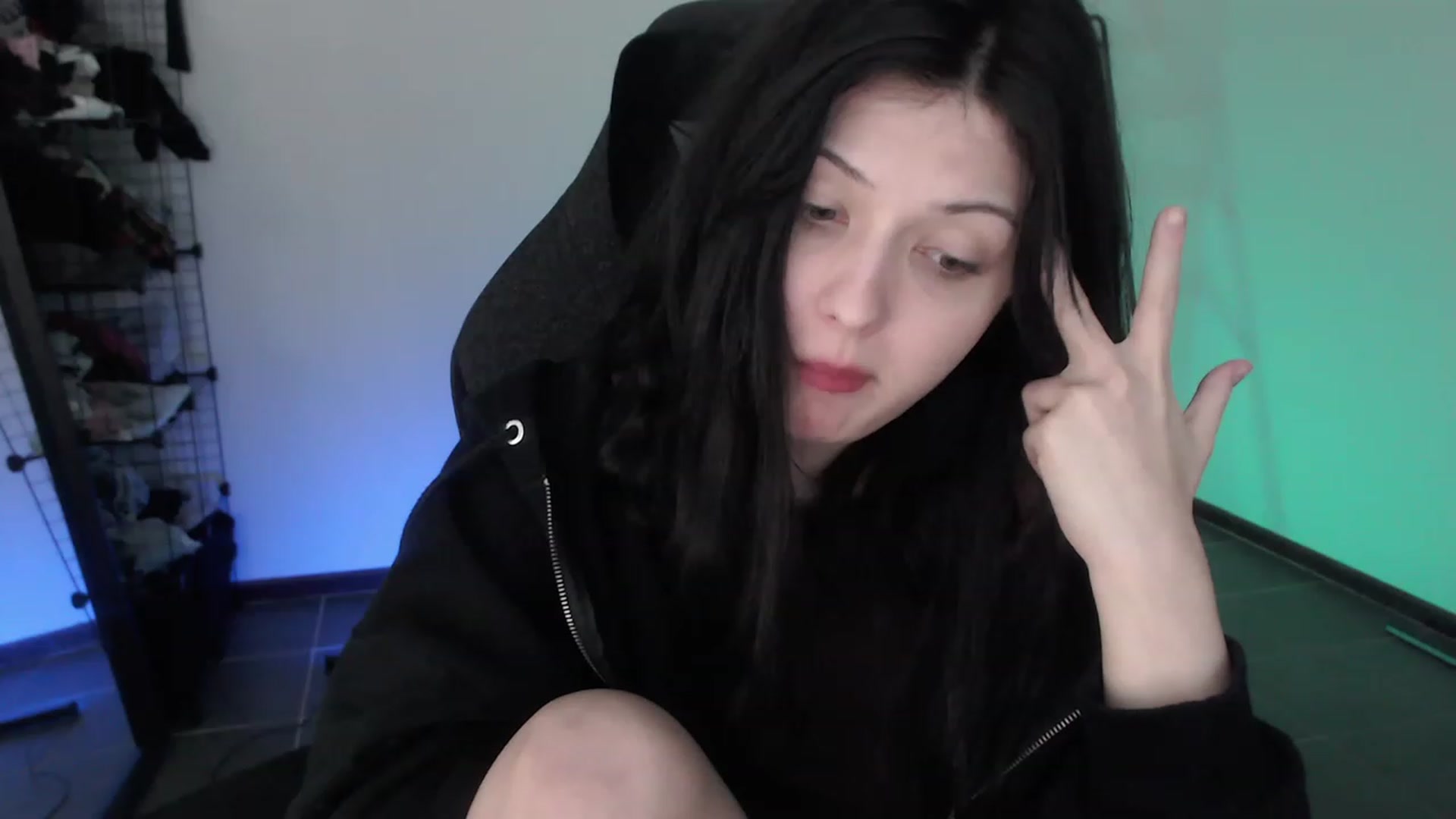 Gallery image thumbnail from RoomToAvoid's myfreecams stream on, 03/31/2023, 04:01 image 10 of 20