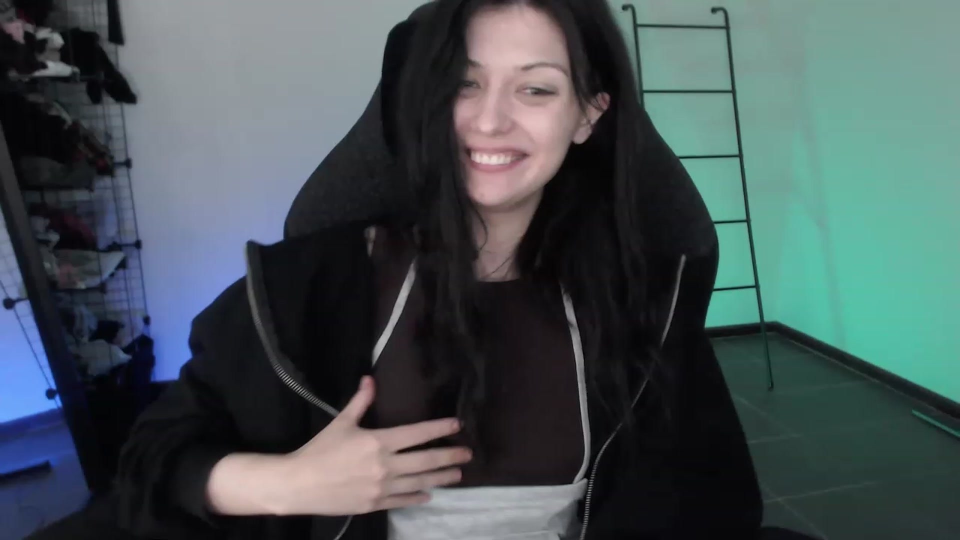 Gallery image thumbnail from RoomToAvoid's myfreecams stream on, 03/31/2023, 04:01 image 14 of 20