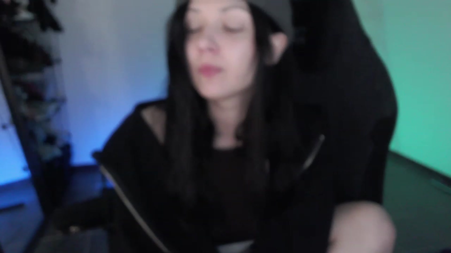 Gallery image thumbnail from RoomToAvoid's myfreecams stream on, 03/31/2023, 04:01 image 2 of 20