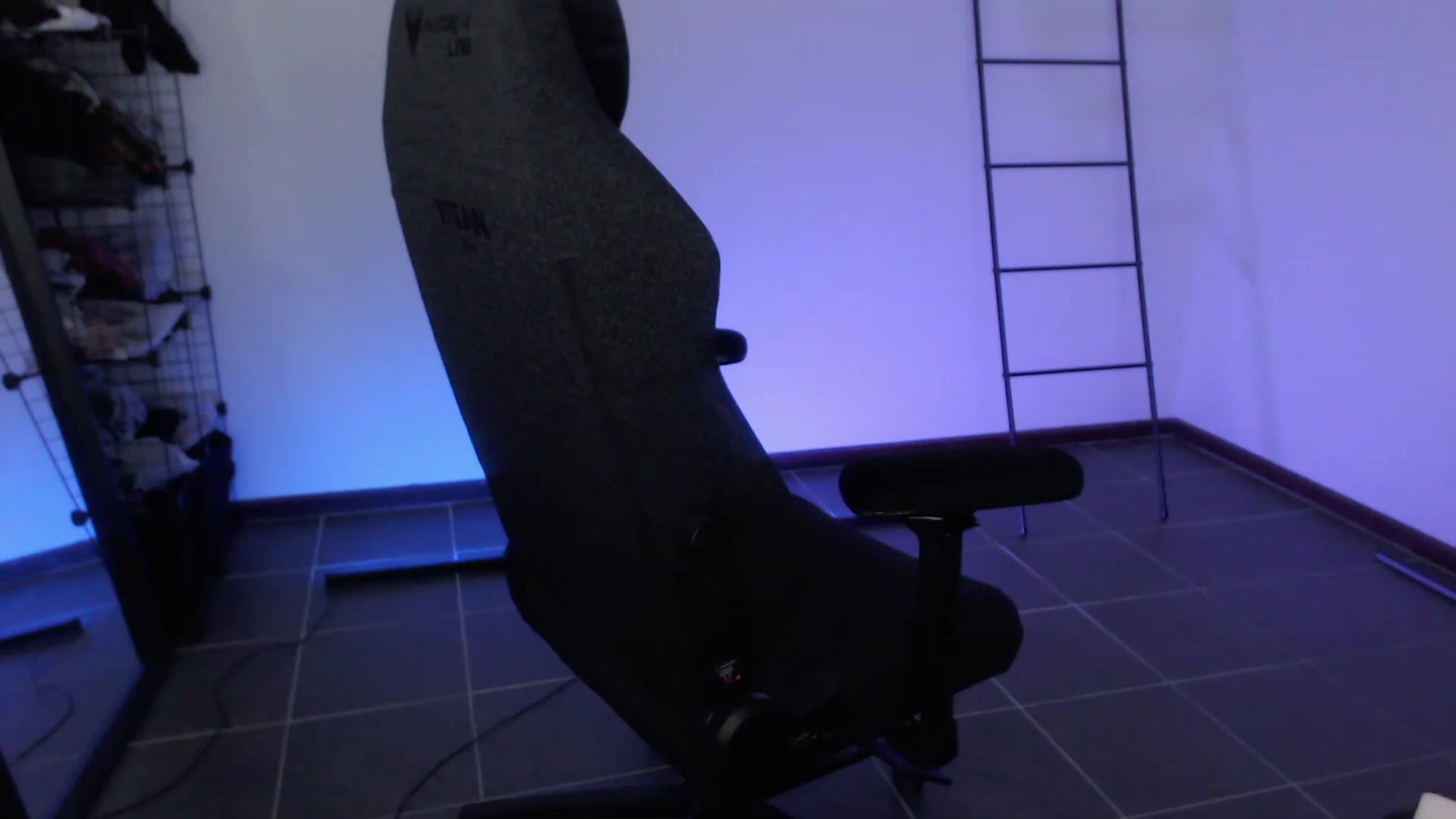 Gallery image thumbnail from RoomToAvoid's myfreecams stream on, 03/31/2023, 04:01 image 17 of 20