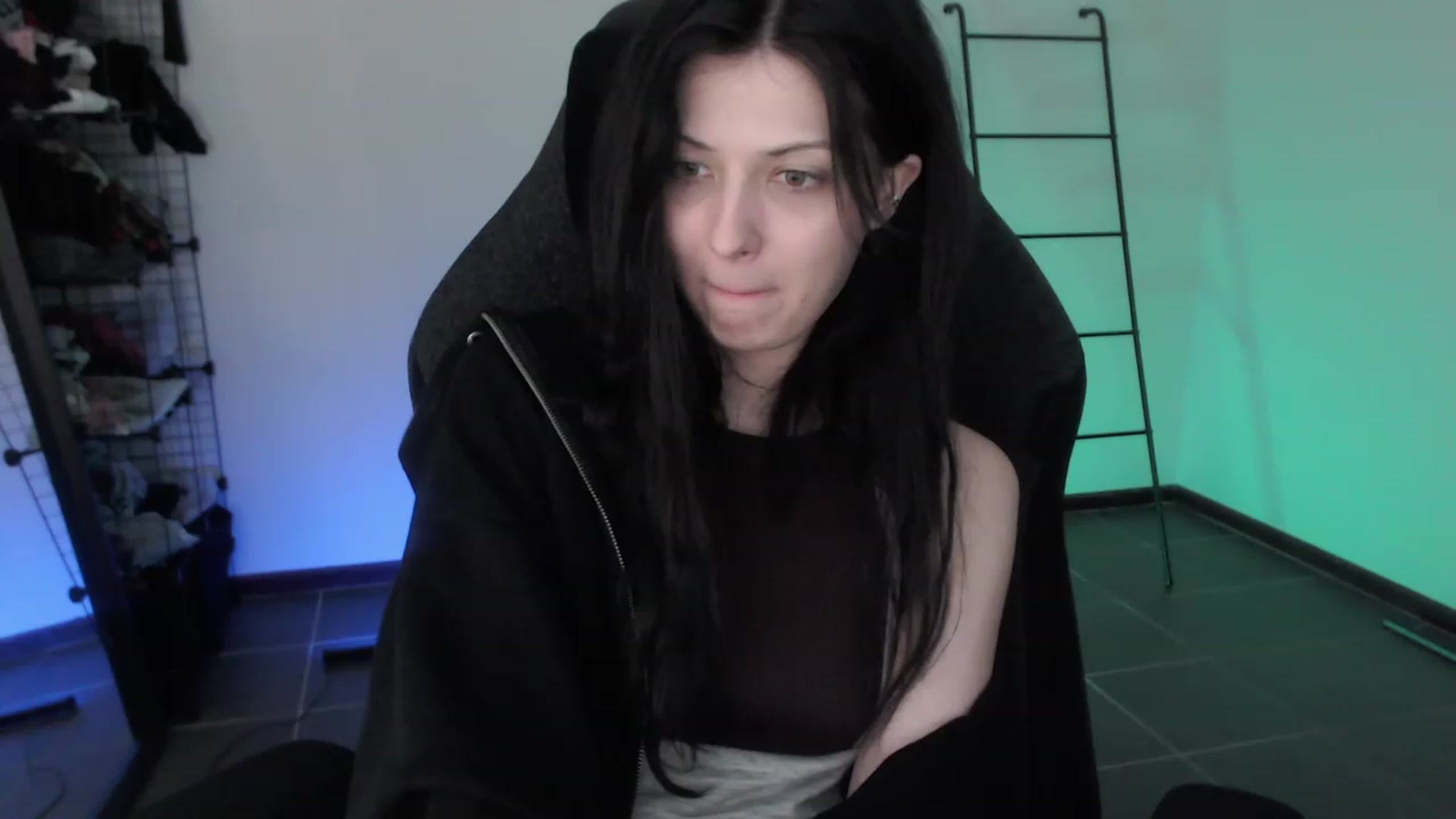 Gallery image thumbnail from RoomToAvoid's myfreecams stream on, 03/31/2023, 04:01 image 13 of 20
