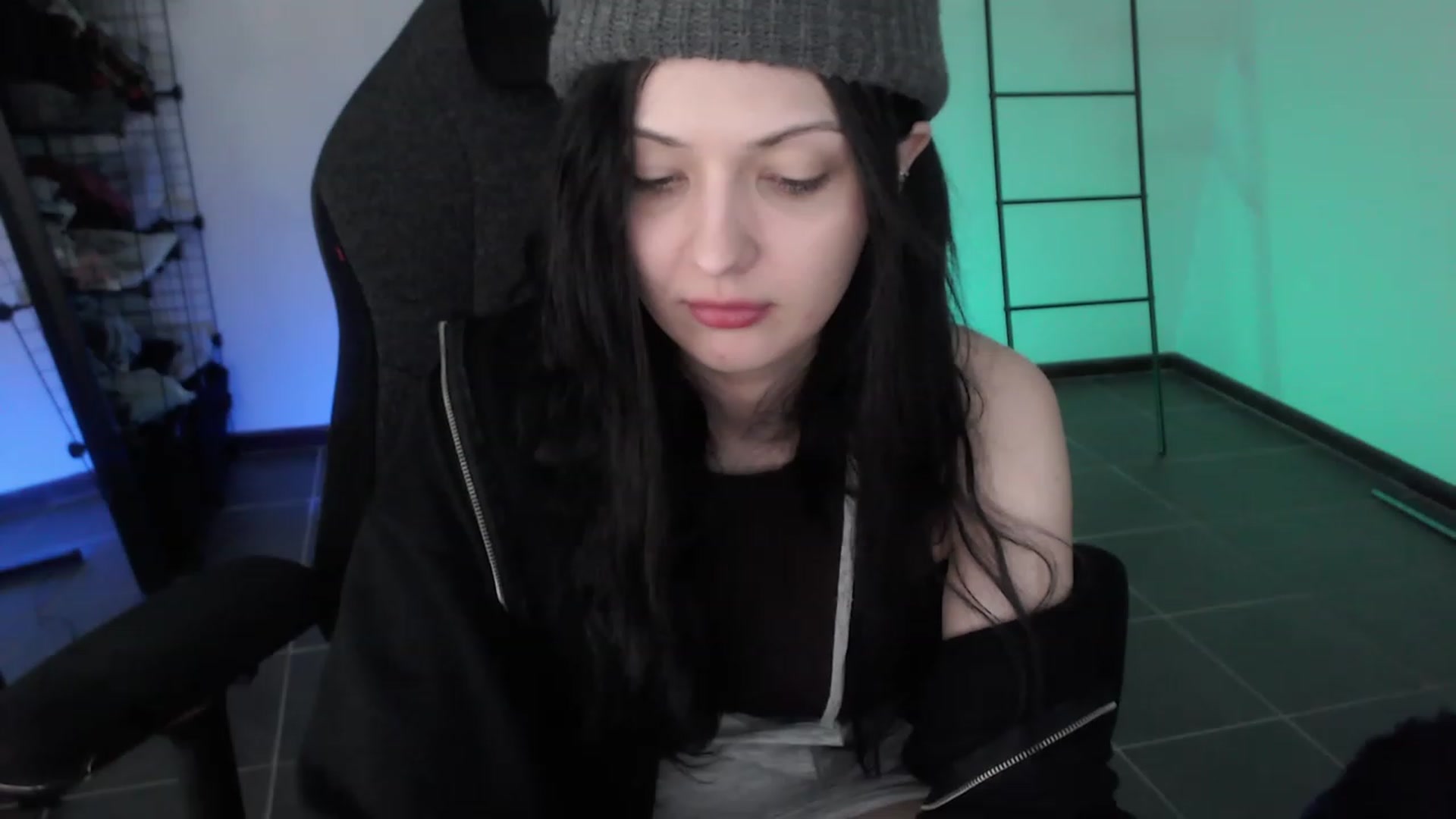 Gallery image thumbnail from RoomToAvoid's myfreecams stream on, 03/31/2023, 04:01 image 8 of 20