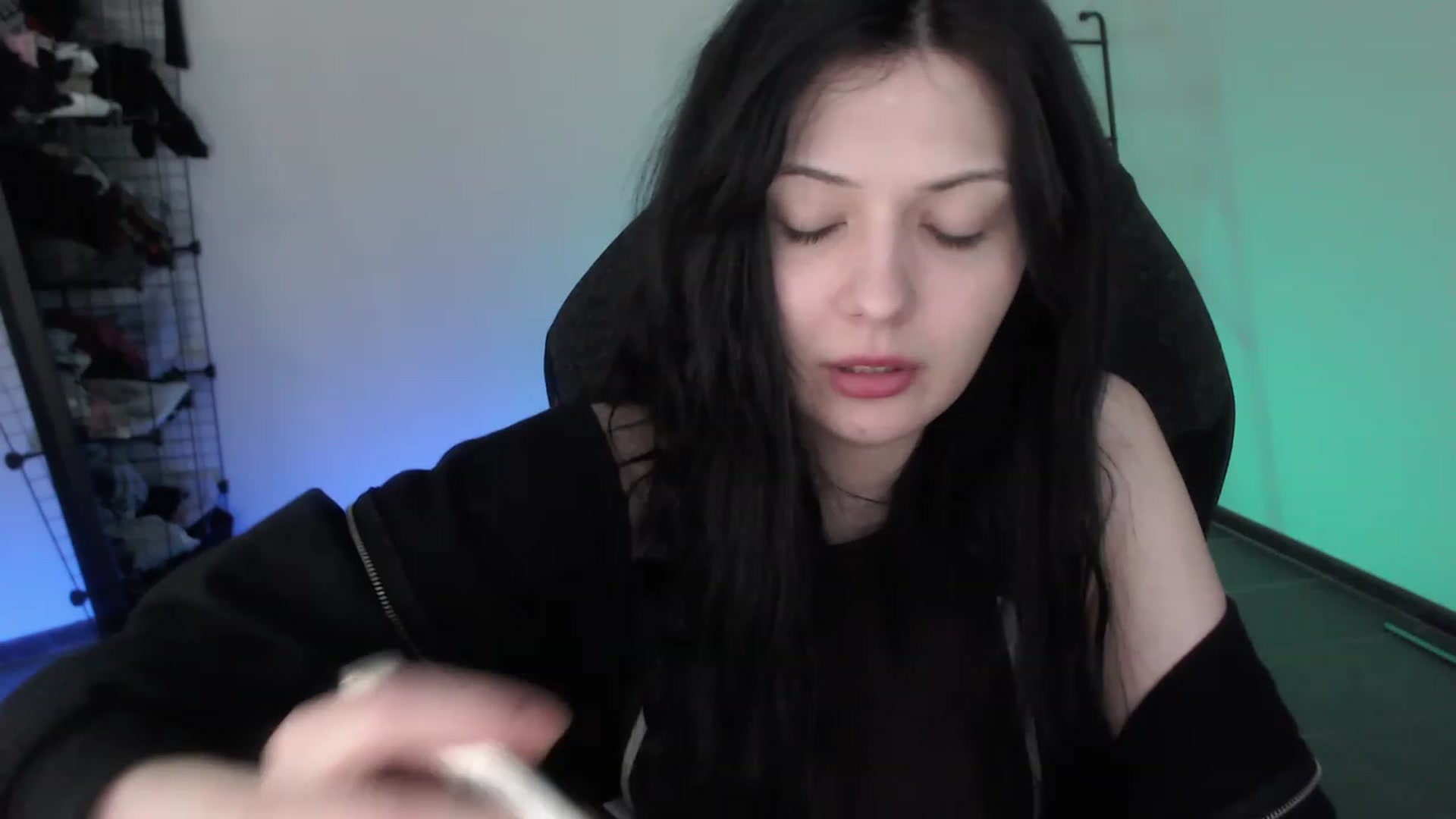 Gallery image thumbnail from RoomToAvoid's myfreecams stream on, 03/31/2023, 04:01 image 11 of 20