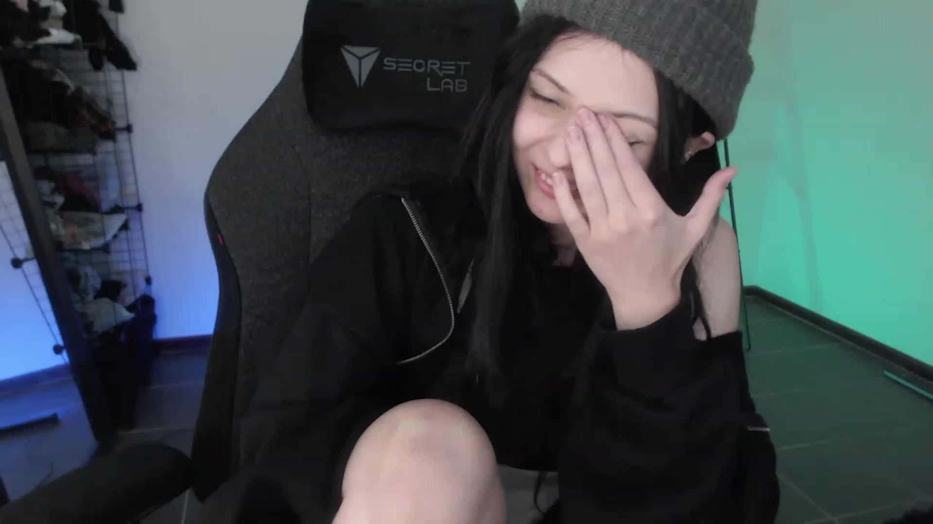 Gallery image thumbnail from RoomToAvoid's myfreecams stream on, 03/31/2023, 04:01 image 5 of 20