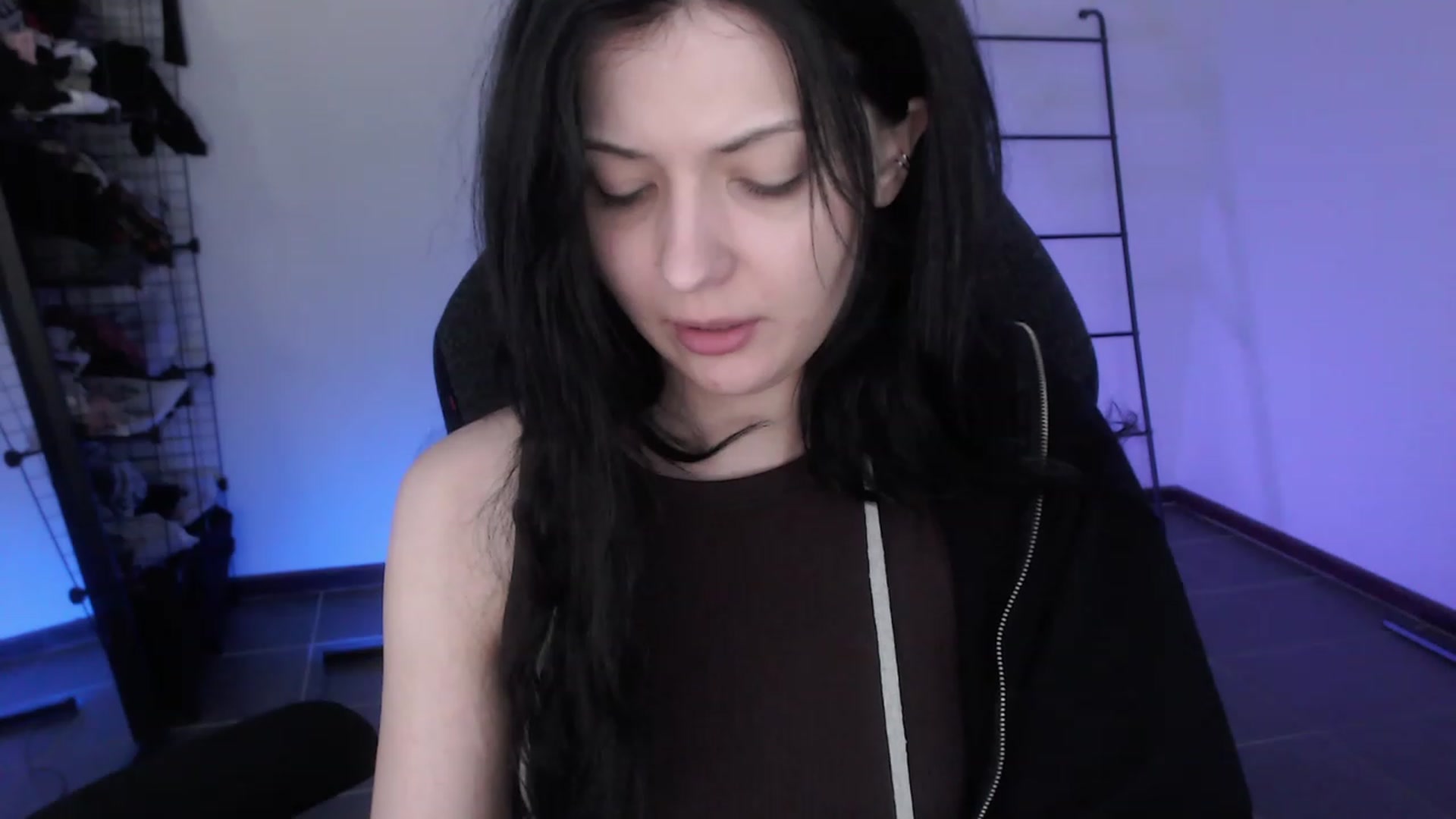 Gallery image thumbnail from RoomToAvoid's myfreecams stream on, 03/31/2023, 04:01 image 15 of 20