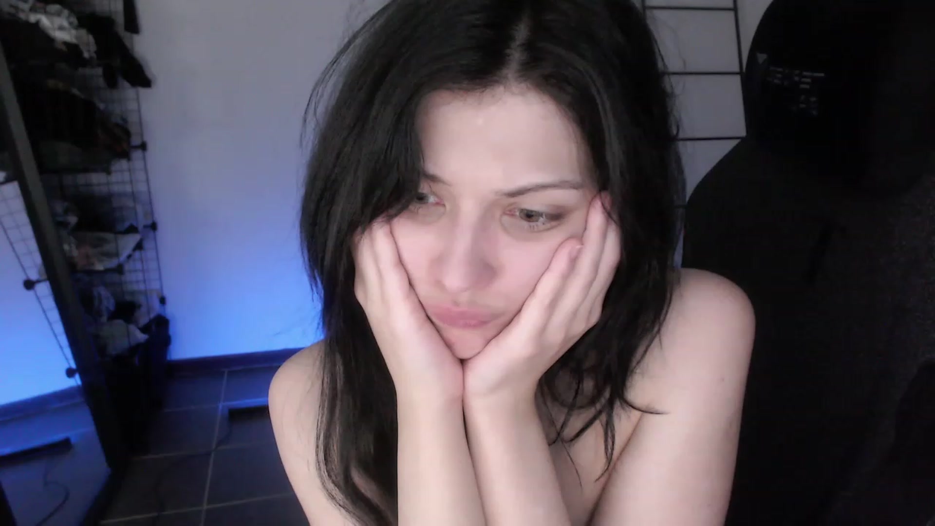 Gallery image thumbnail from RoomToAvoid's myfreecams stream on, 03/31/2023, 07:08 image 17 of 20