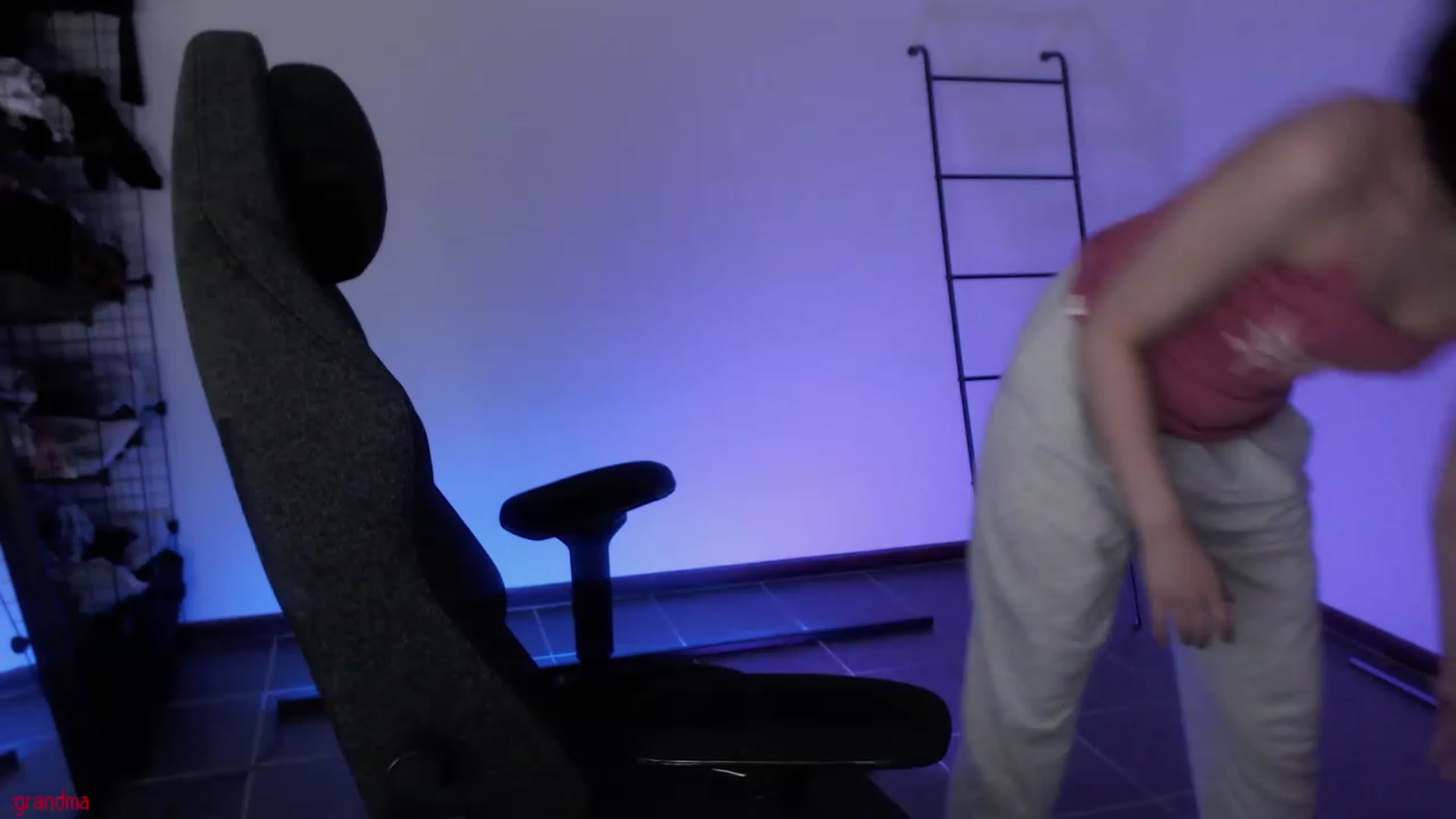 Gallery image thumbnail from RoomToAvoid's myfreecams stream on, 03/31/2023, 07:08 image 1 of 20