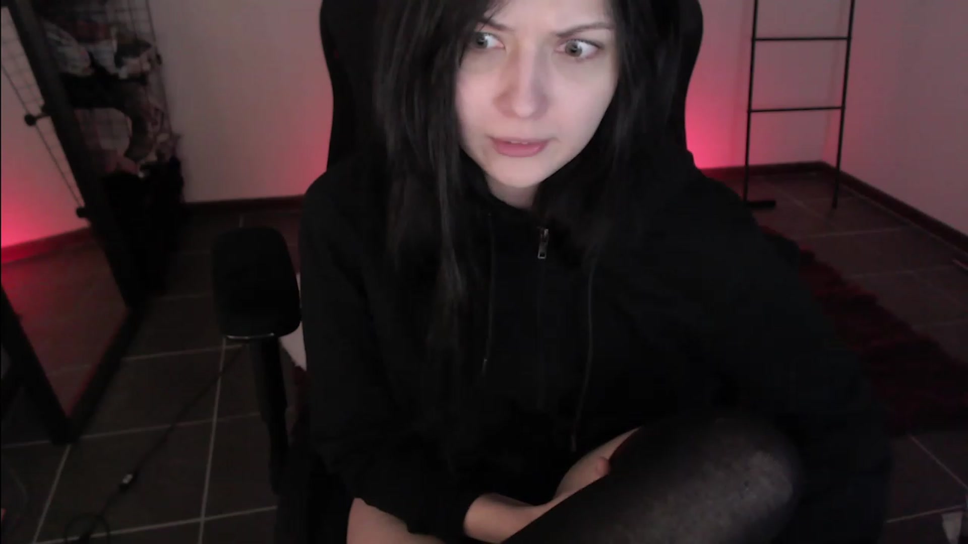 Gallery image thumbnail from RoomToAvoid's myfreecams stream on, 04/01/2023, 07:22 image 16 of 20