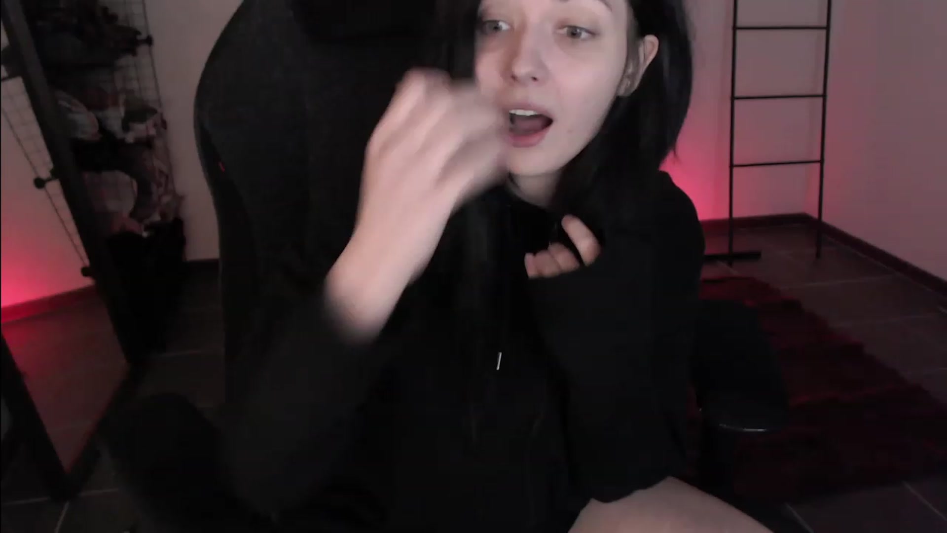 Gallery image thumbnail from RoomToAvoid's myfreecams stream on, 04/01/2023, 07:22 image 17 of 20