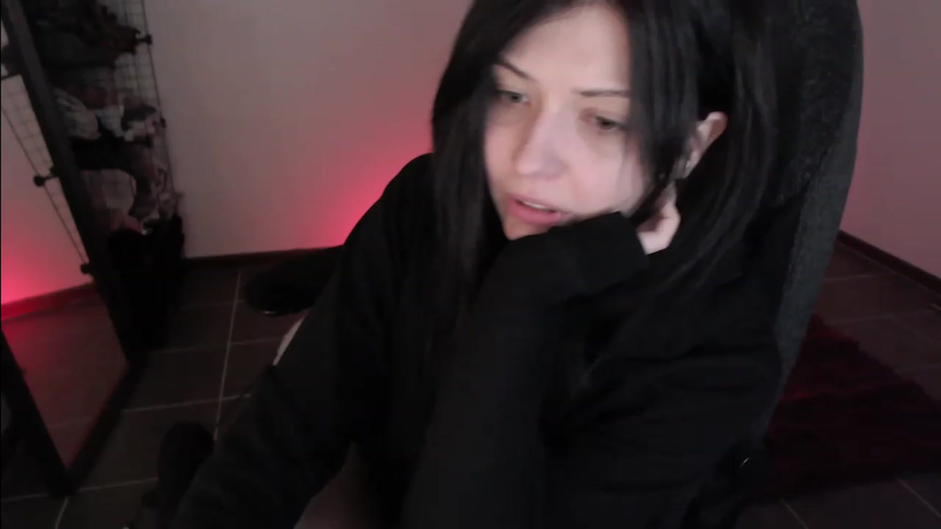 Gallery image thumbnail from RoomToAvoid's myfreecams stream on, 04/01/2023, 07:22 image 19 of 20