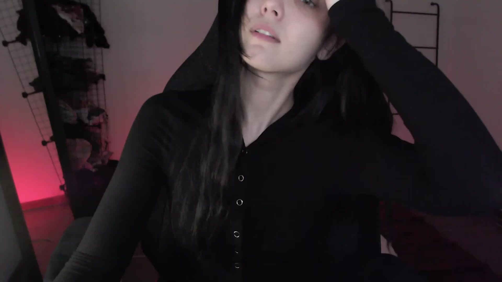 Gallery image thumbnail from RoomToAvoid's myfreecams stream on, 04/07/2023, 03:32 image 12 of 20