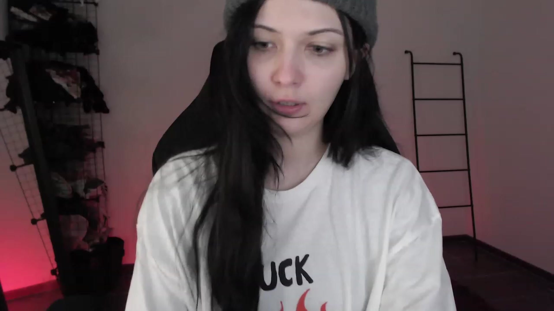 Gallery image thumbnail from RoomToAvoid's myfreecams stream on, 04/07/2023, 03:32 image 2 of 20