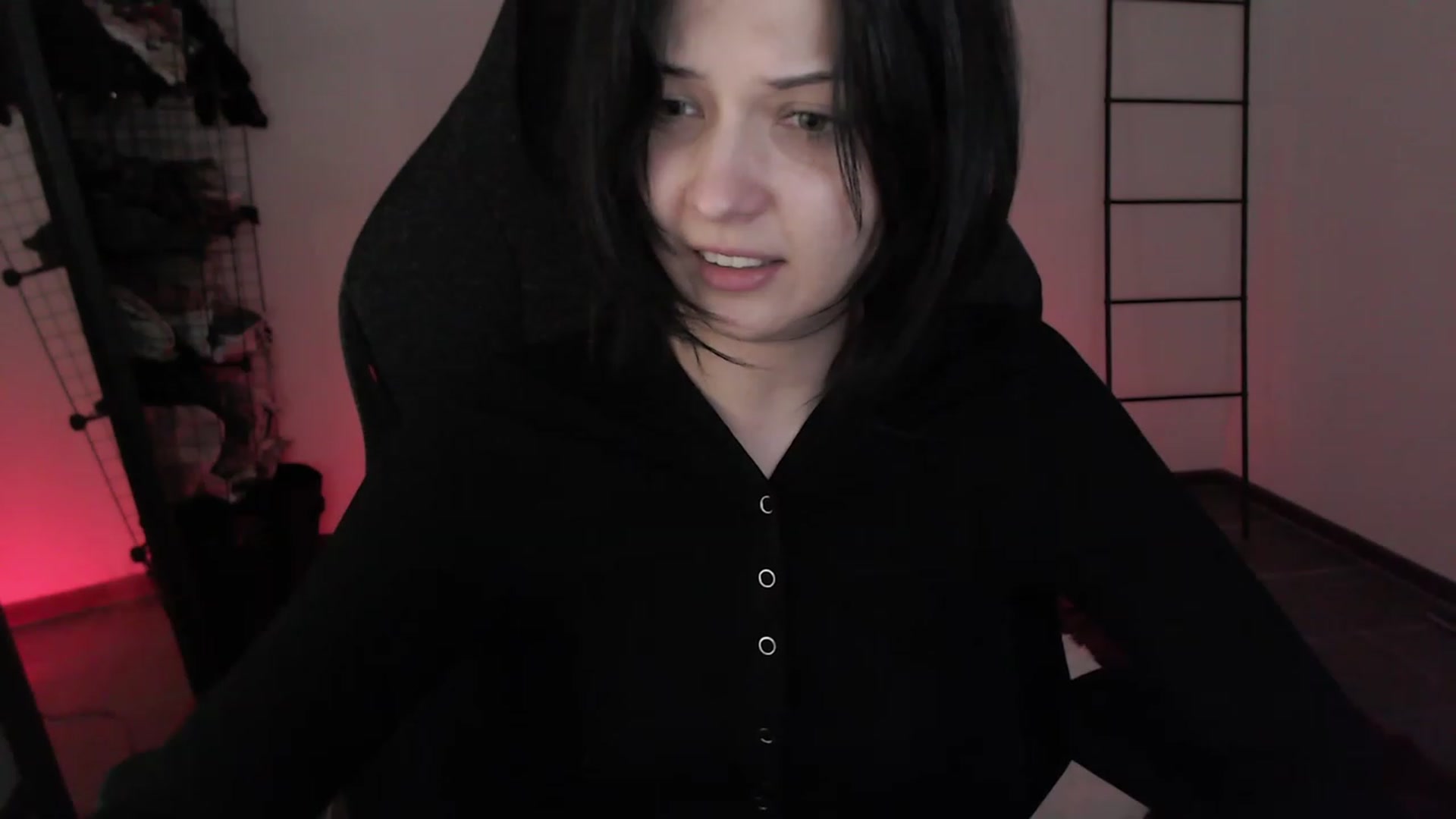 Gallery image thumbnail from RoomToAvoid's myfreecams stream on, 04/07/2023, 03:32 image 6 of 20