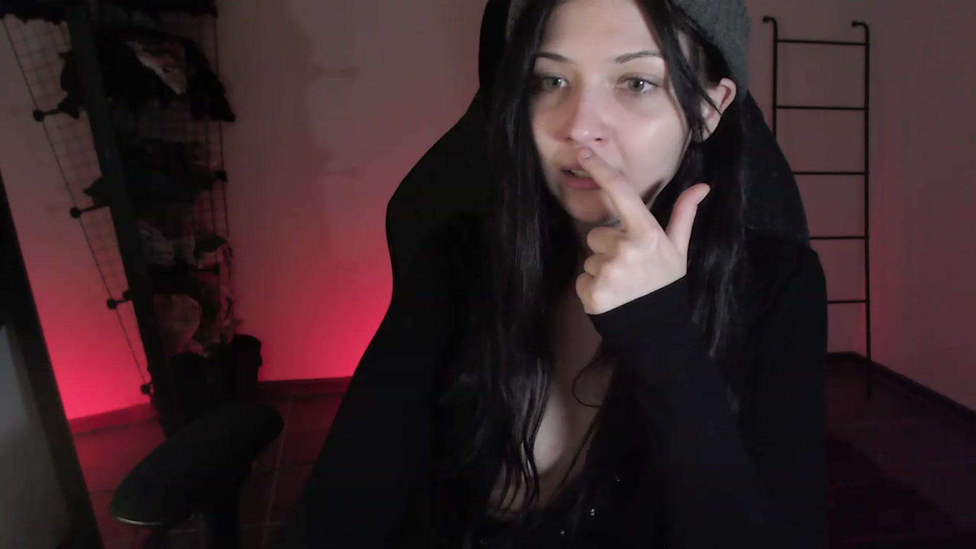 Gallery image thumbnail from RoomToAvoid's myfreecams stream on, 04/07/2023, 03:32 image 15 of 20