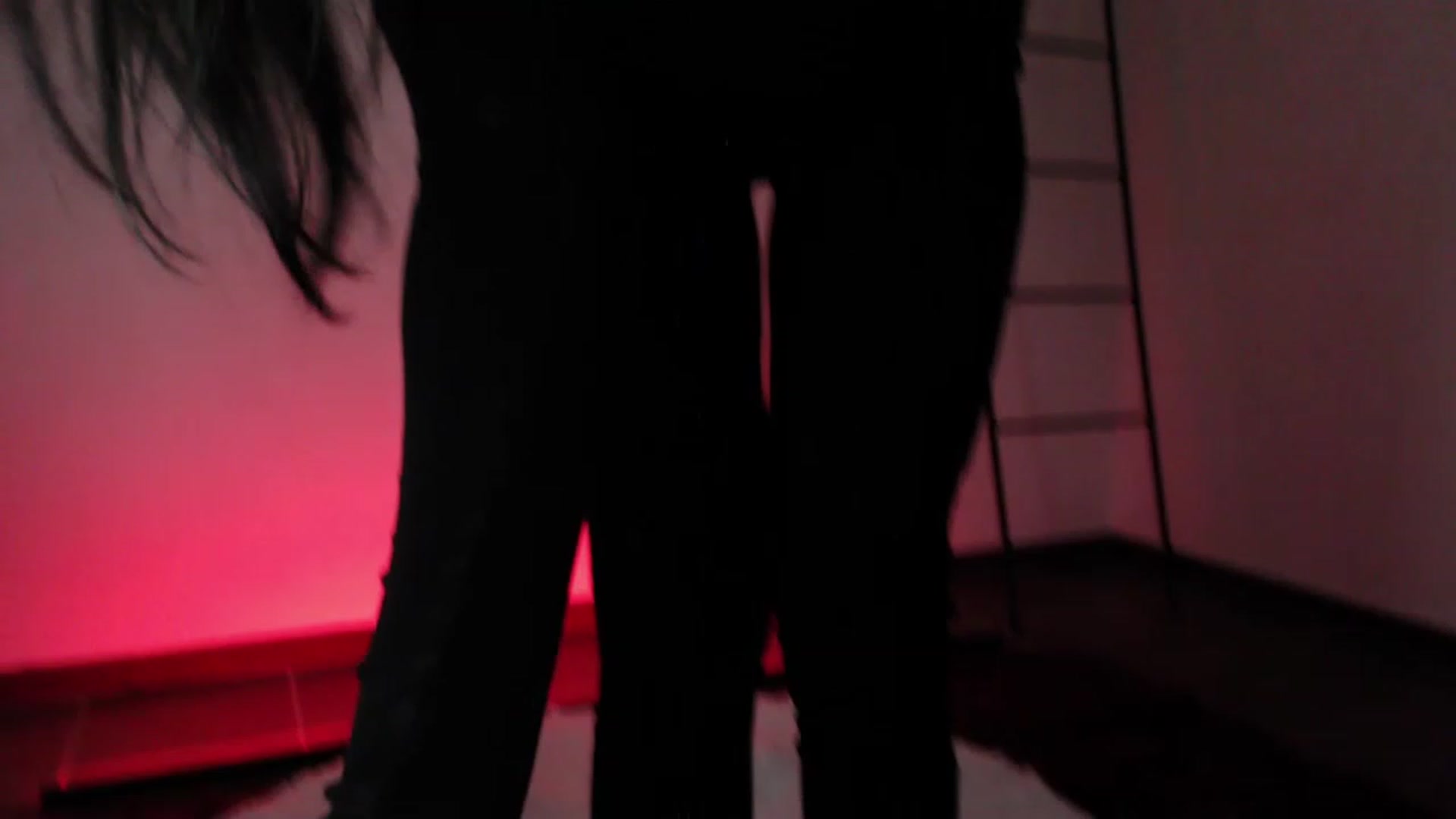 Gallery image thumbnail from RoomToAvoid's myfreecams stream on, 04/07/2023, 04:11 image 9 of 20