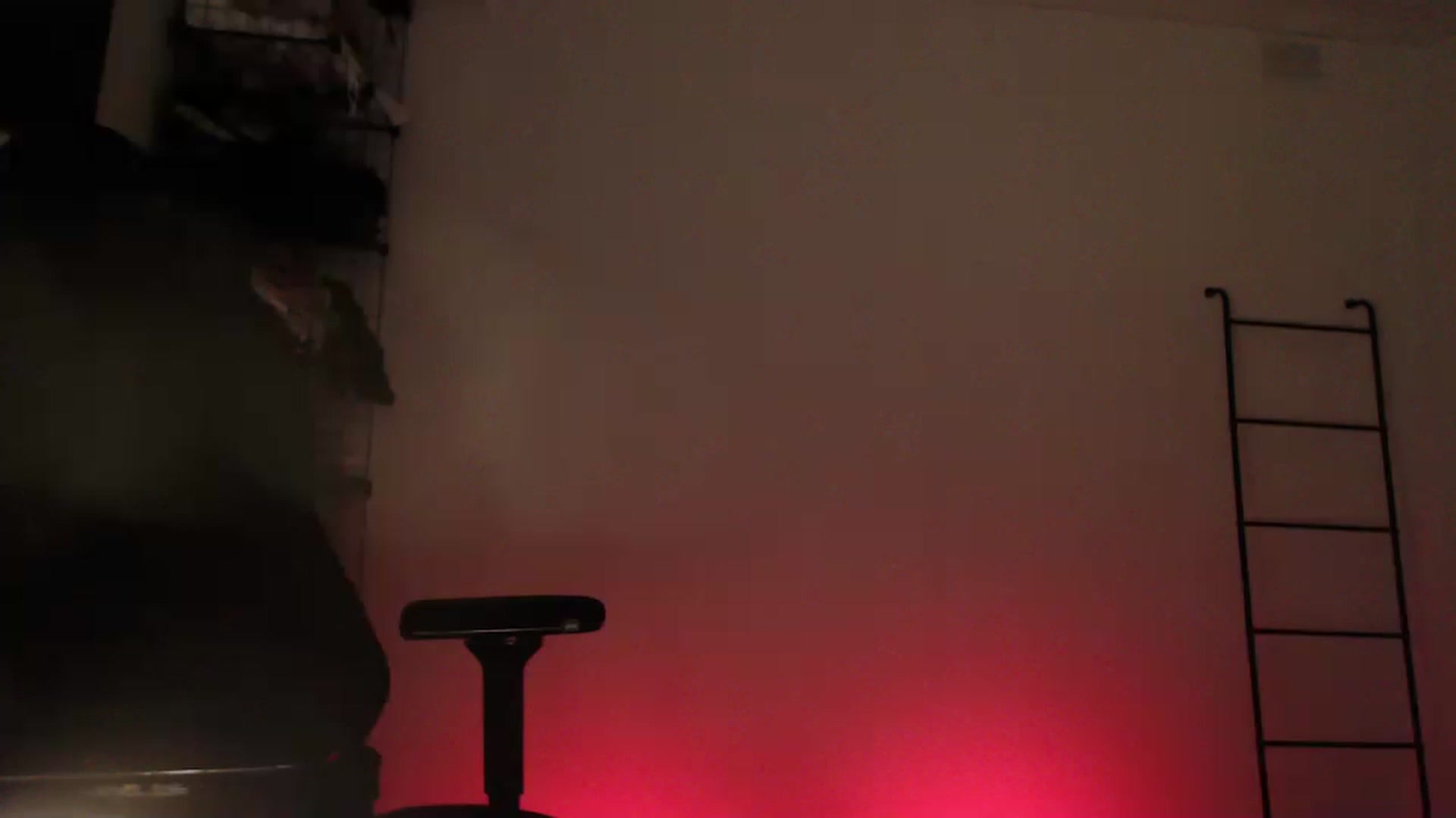 Gallery image thumbnail from RoomToAvoid's myfreecams stream on, 04/07/2023, 07:06 image 2 of 20