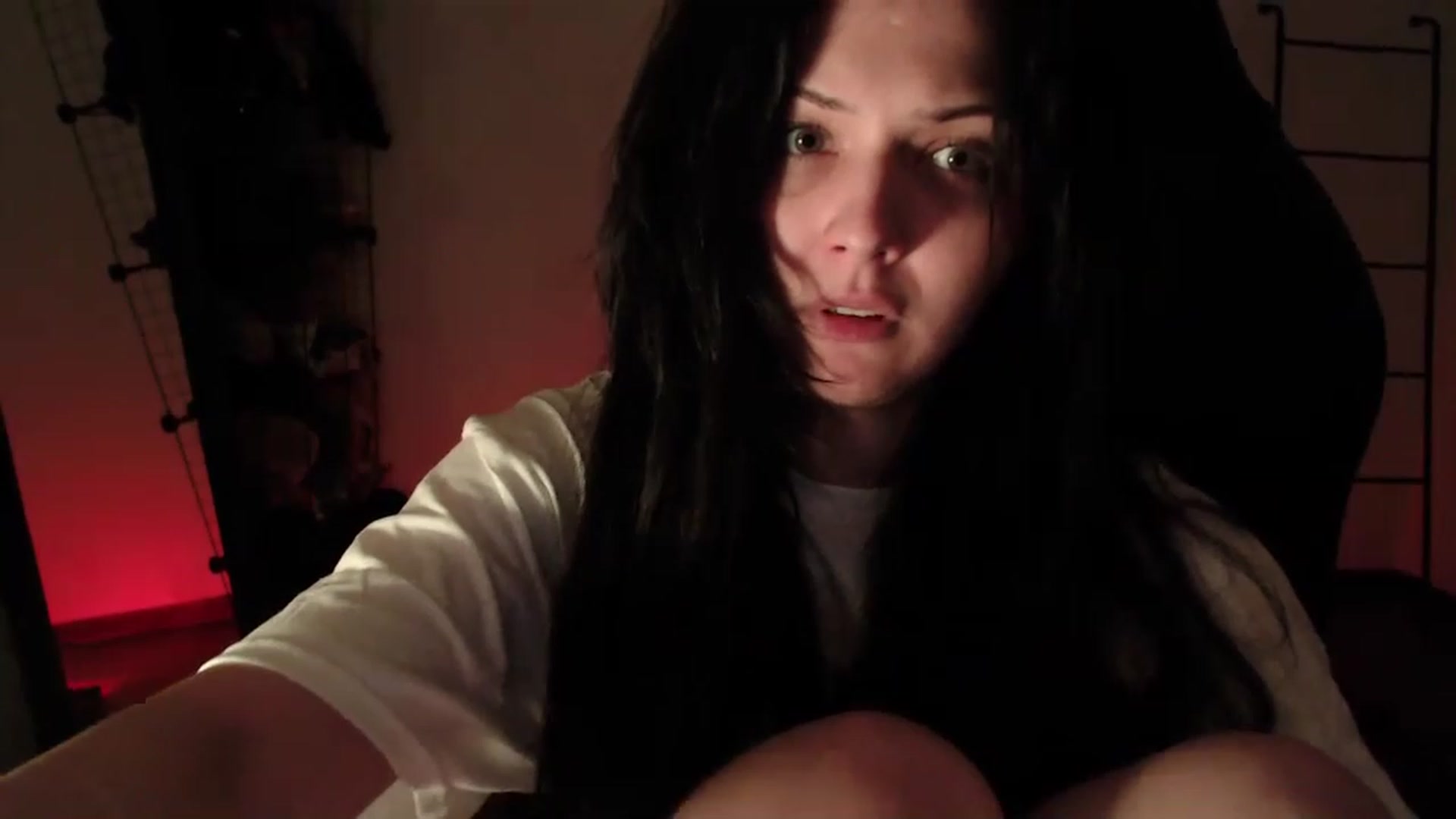 Gallery image thumbnail from RoomToAvoid's myfreecams stream on, 04/07/2023, 07:06 image 9 of 20
