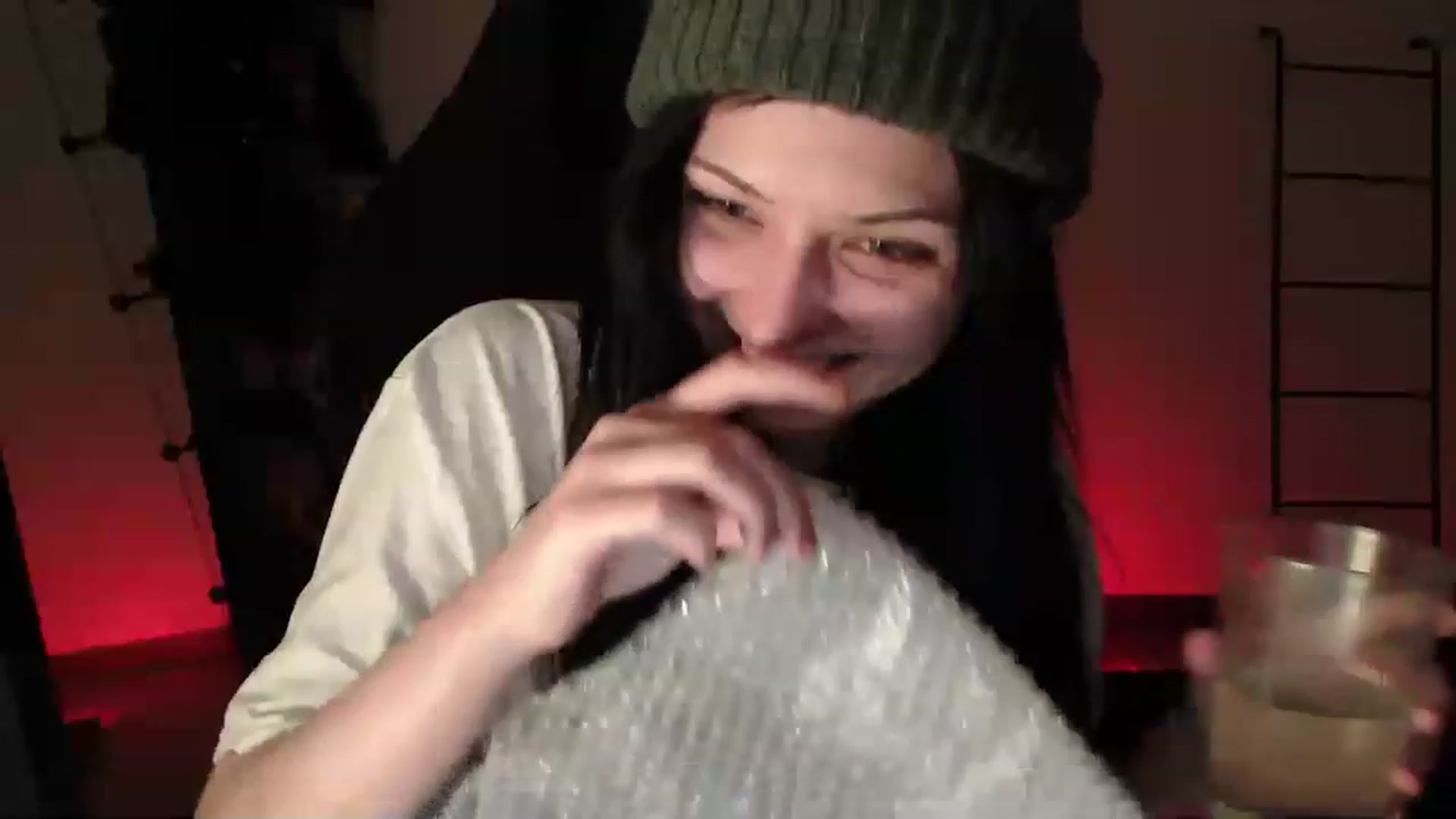 Gallery image thumbnail from RoomToAvoid's myfreecams stream on, 04/07/2023, 07:06 image 19 of 20