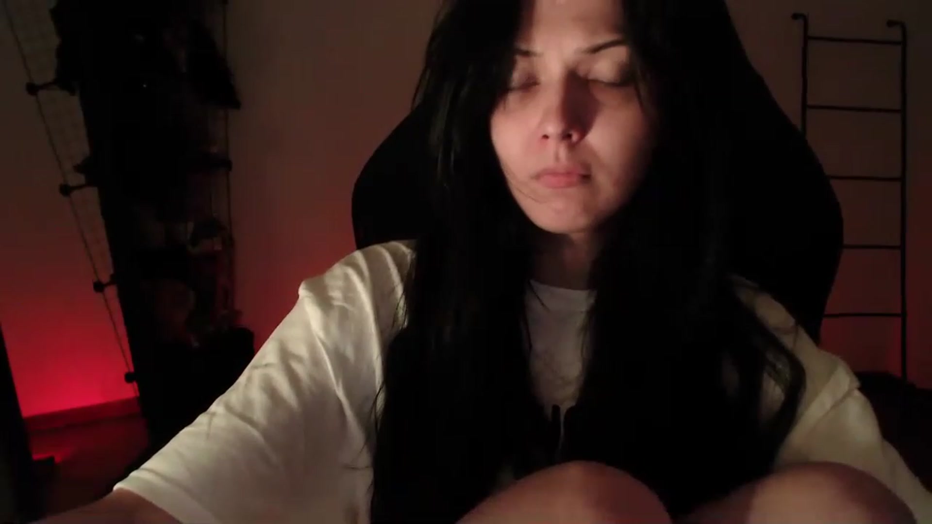 Gallery image thumbnail from RoomToAvoid's myfreecams stream on, 04/07/2023, 07:06 image 8 of 20