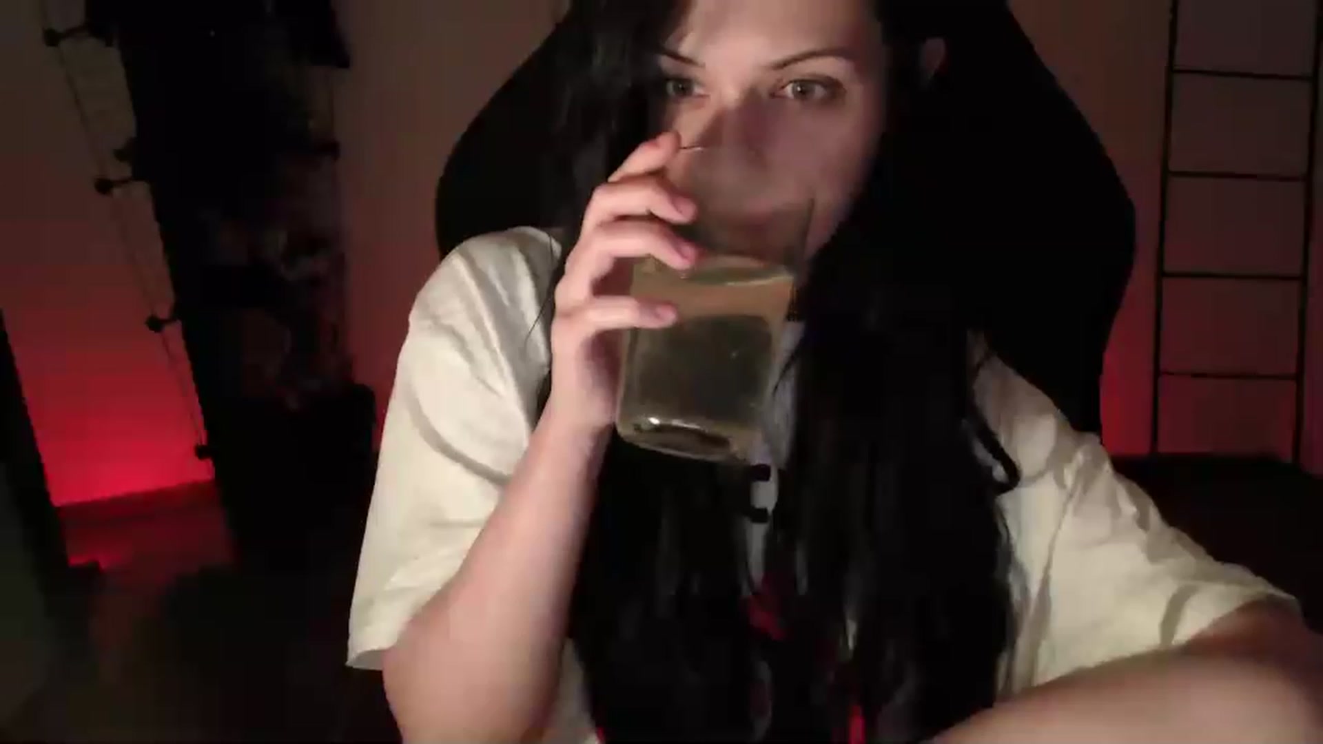Gallery image thumbnail from RoomToAvoid's myfreecams stream on, 04/07/2023, 07:06 image 12 of 20