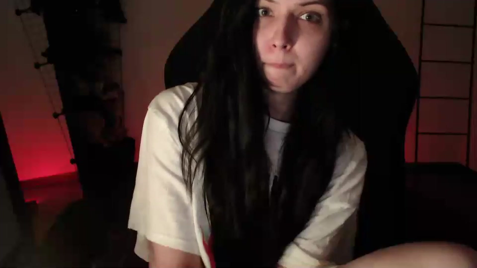 Gallery image thumbnail from RoomToAvoid's myfreecams stream on, 04/07/2023, 07:06 image 13 of 20