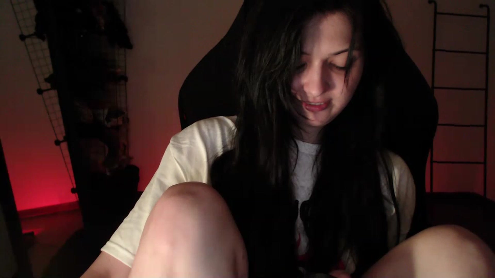 Gallery image thumbnail from RoomToAvoid's myfreecams stream on, 04/07/2023, 07:06 image 10 of 20