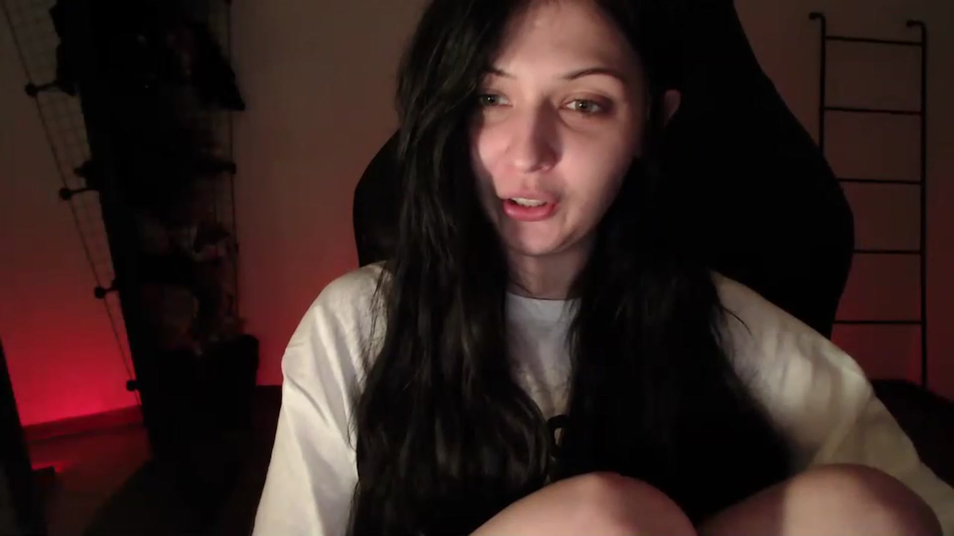 Gallery image thumbnail from RoomToAvoid's myfreecams stream on, 04/07/2023, 07:06 image 6 of 20