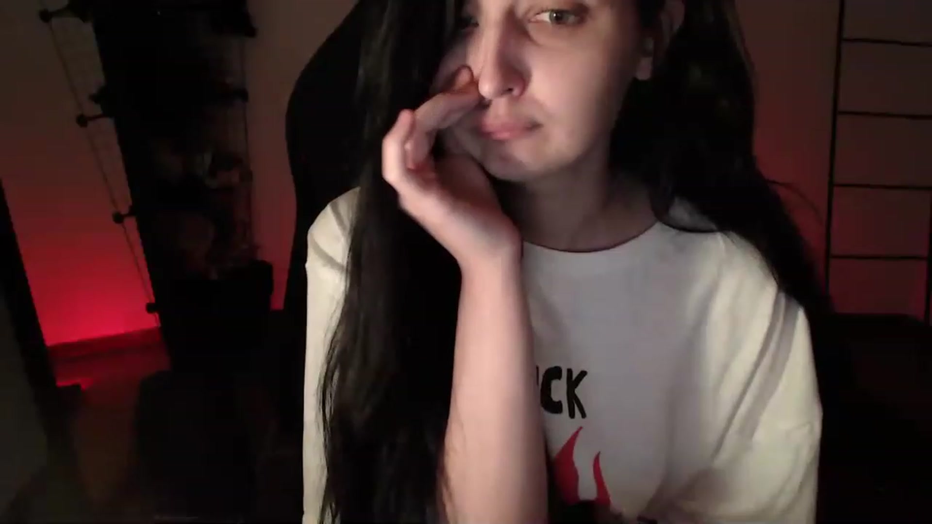 Gallery image thumbnail from RoomToAvoid's myfreecams stream on, 04/07/2023, 07:06 image 16 of 20