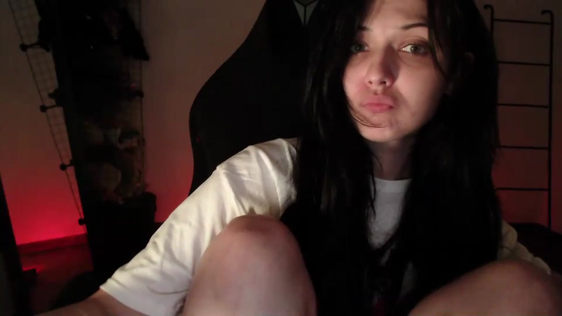 Gallery image thumbnail from RoomToAvoid's myfreecams stream on, 04/07/2023, 07:06 image 5 of 20