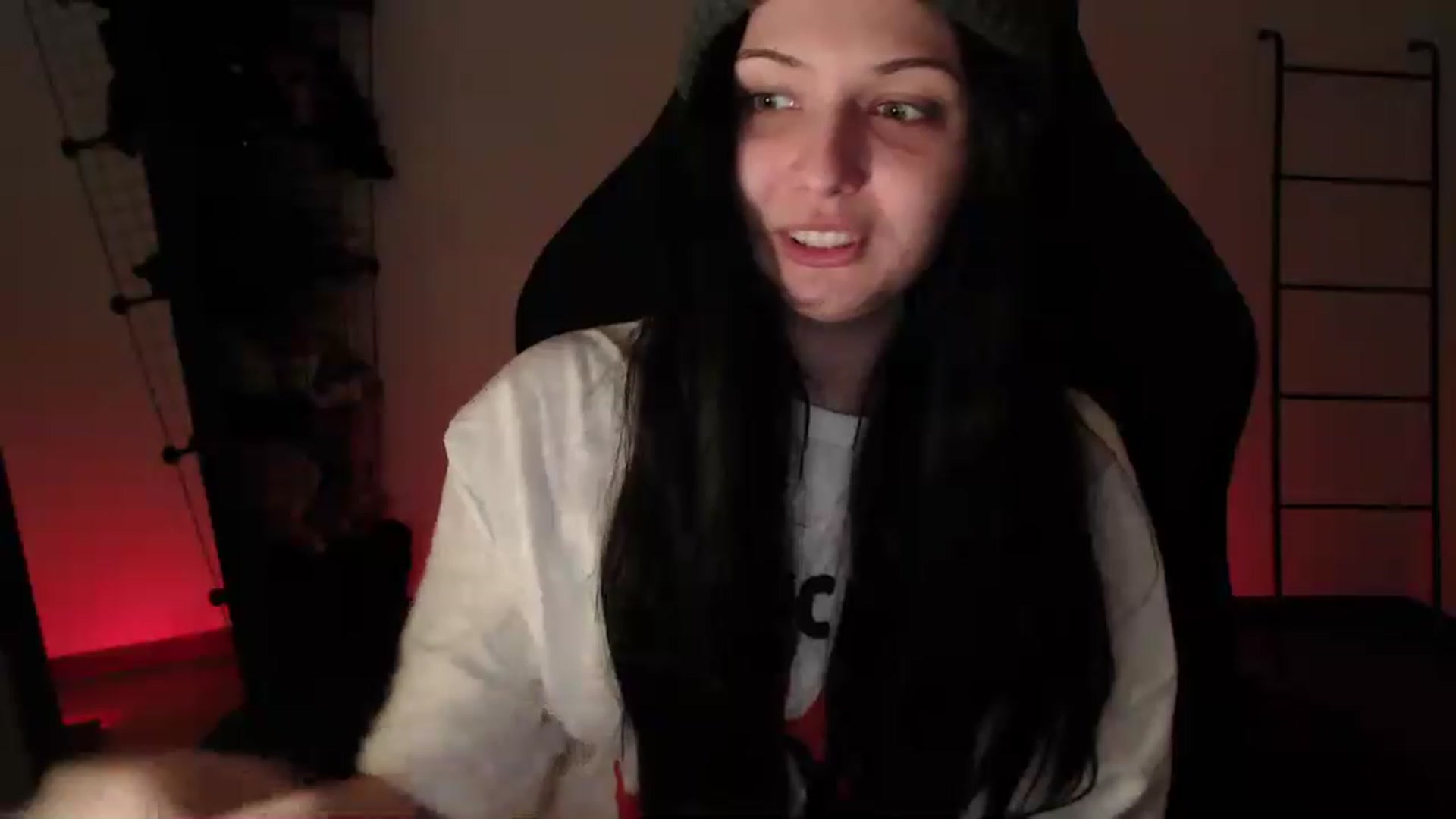 Gallery image thumbnail from RoomToAvoid's myfreecams stream on, 04/07/2023, 07:06 image 20 of 20
