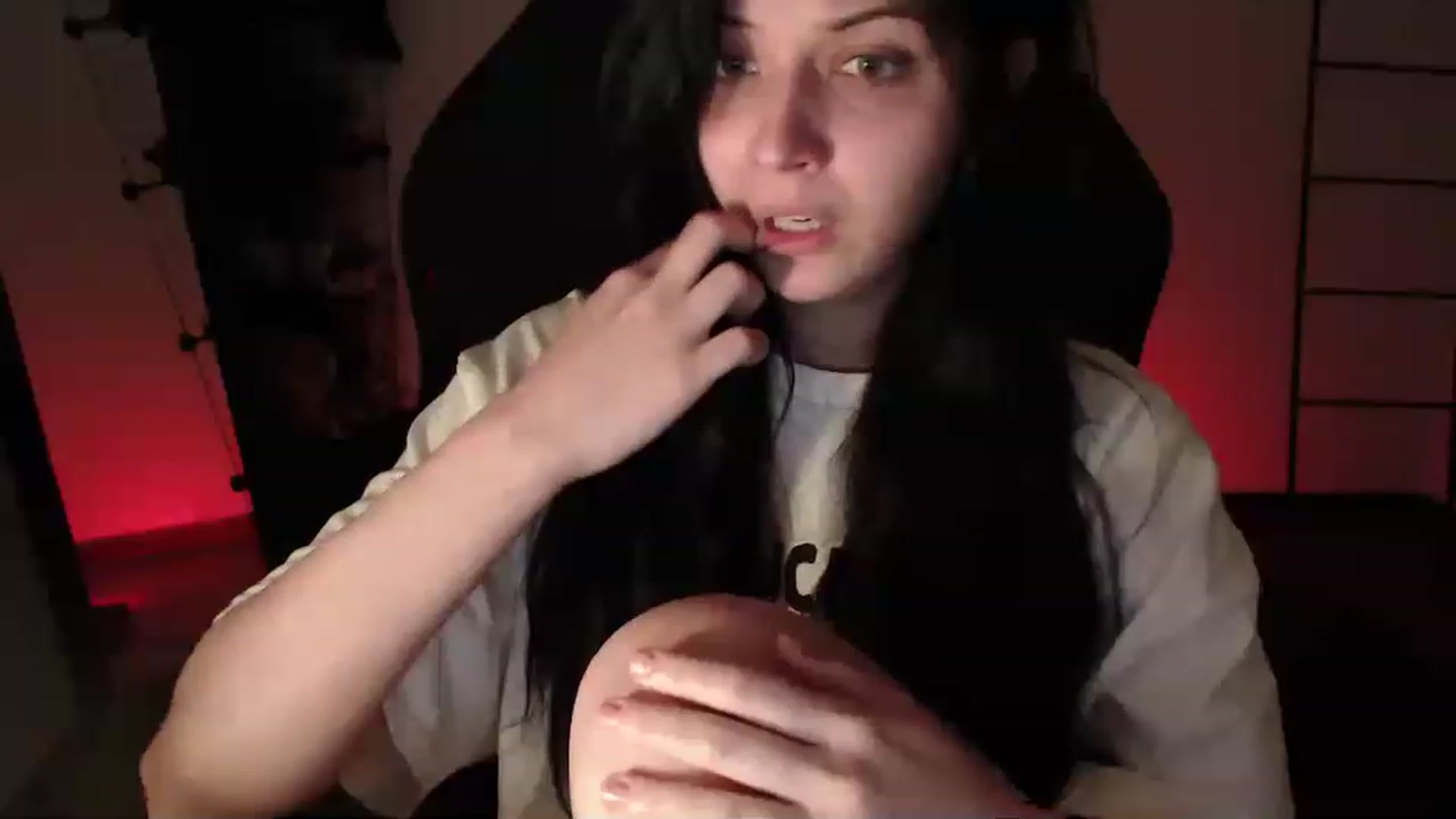 Gallery image thumbnail from RoomToAvoid's myfreecams stream on, 04/07/2023, 07:06 image 14 of 20