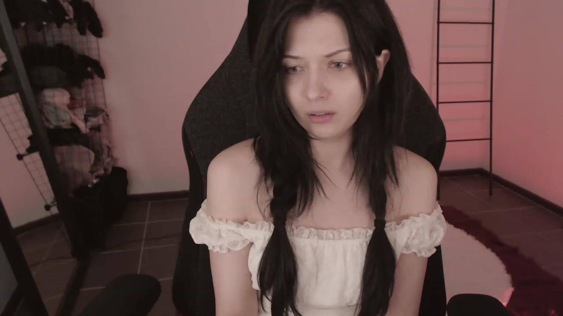 Gallery image thumbnail from RoomToAvoid's myfreecams stream on, 04/08/2023, 03:59 image 9 of 20