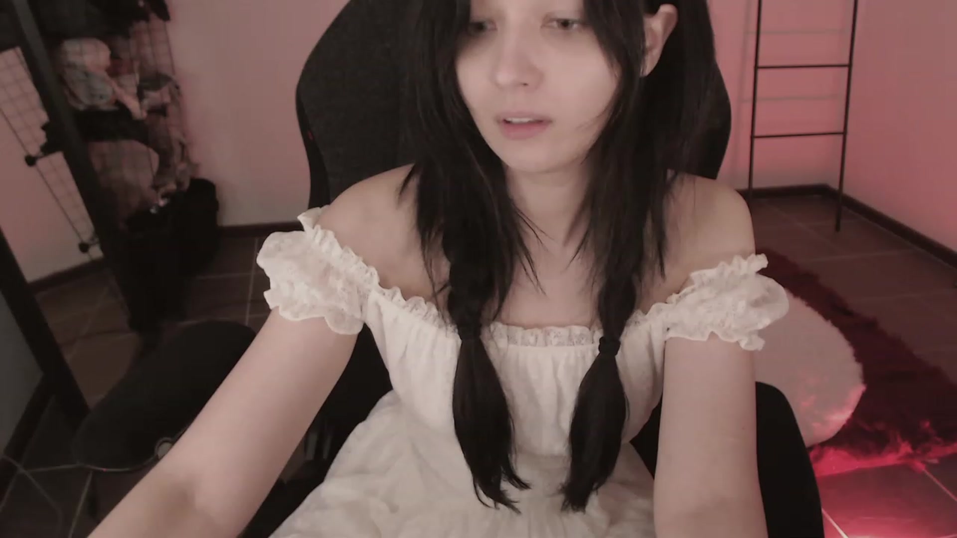 Gallery image thumbnail from RoomToAvoid's myfreecams stream on, 04/08/2023, 03:59 image 6 of 20
