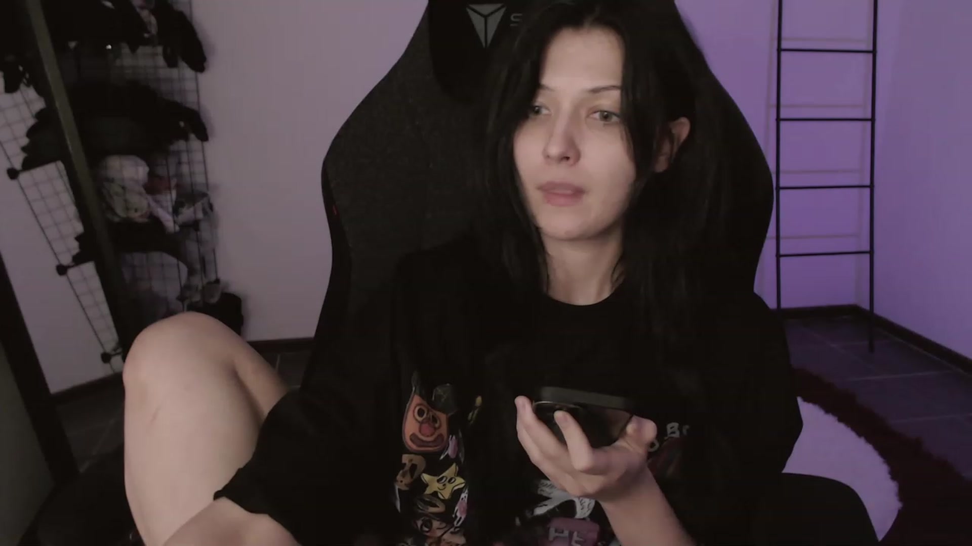Gallery image thumbnail from RoomToAvoid's myfreecams stream on, 04/08/2023, 08:11 image 6 of 20