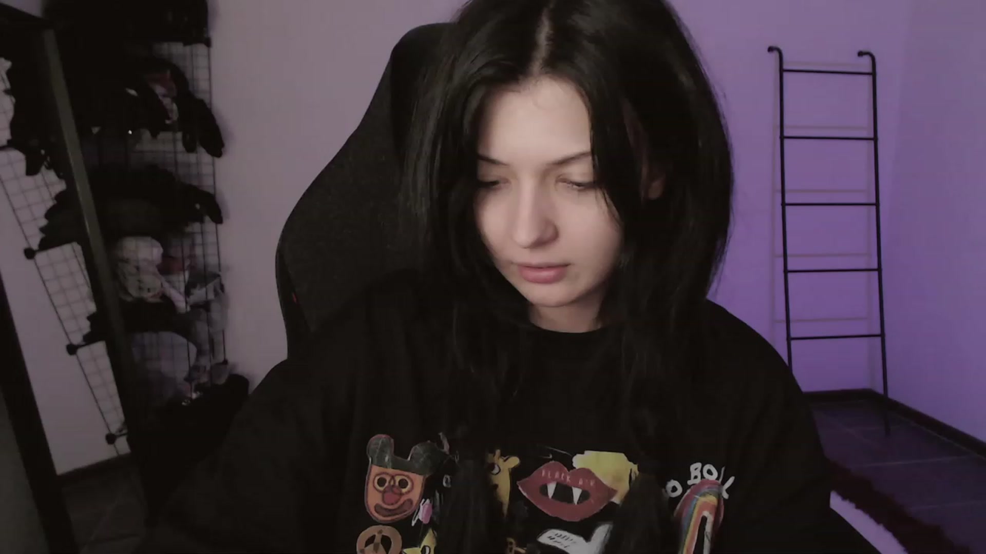 Gallery image thumbnail from RoomToAvoid's myfreecams stream on, 04/08/2023, 08:11 image 1 of 20