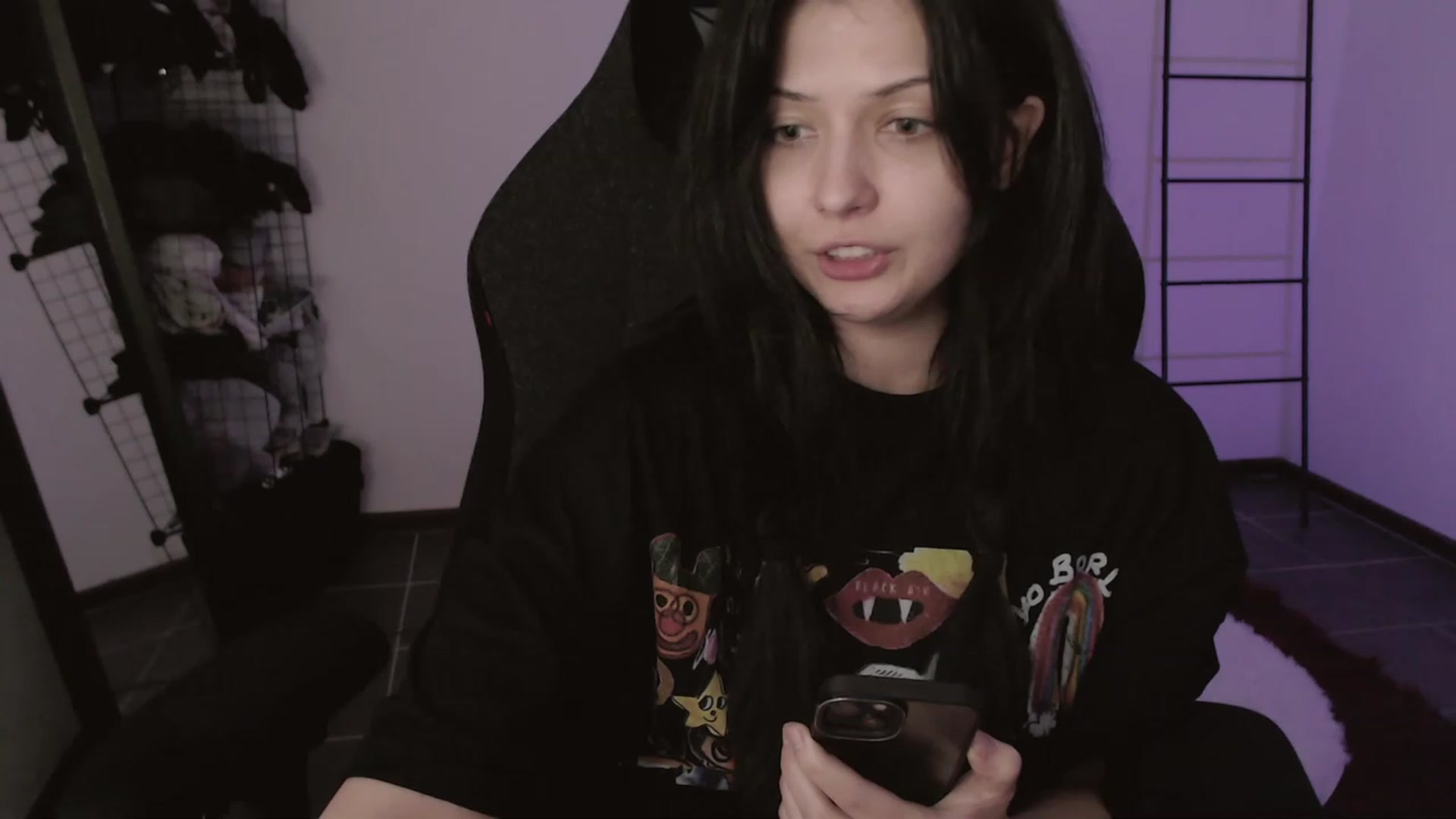 Gallery image thumbnail from RoomToAvoid's myfreecams stream on, 04/08/2023, 08:11 image 3 of 20
